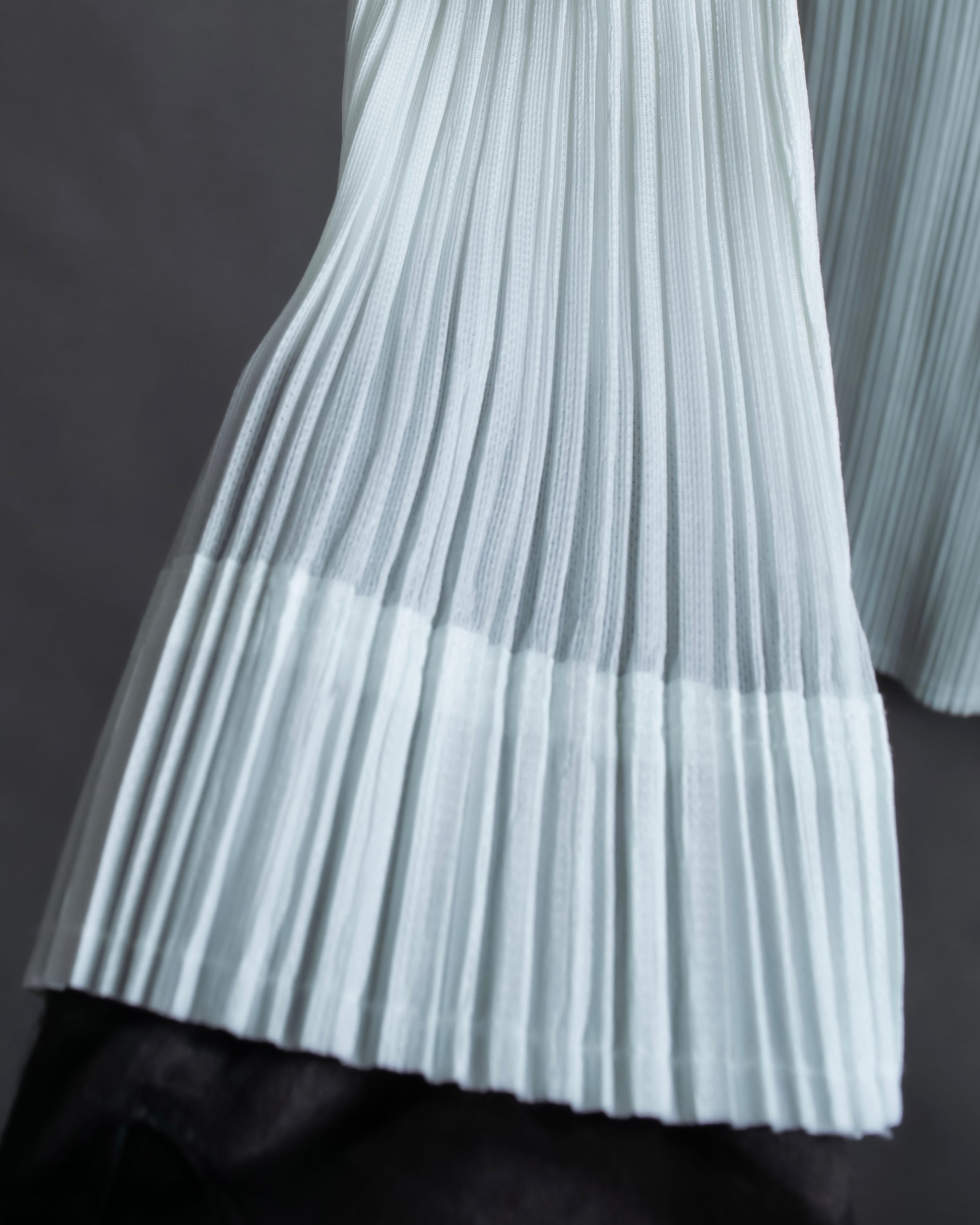 "PLEATS PLEASE ISSEY MIYAKE" Three-dimensional pleated long shirt