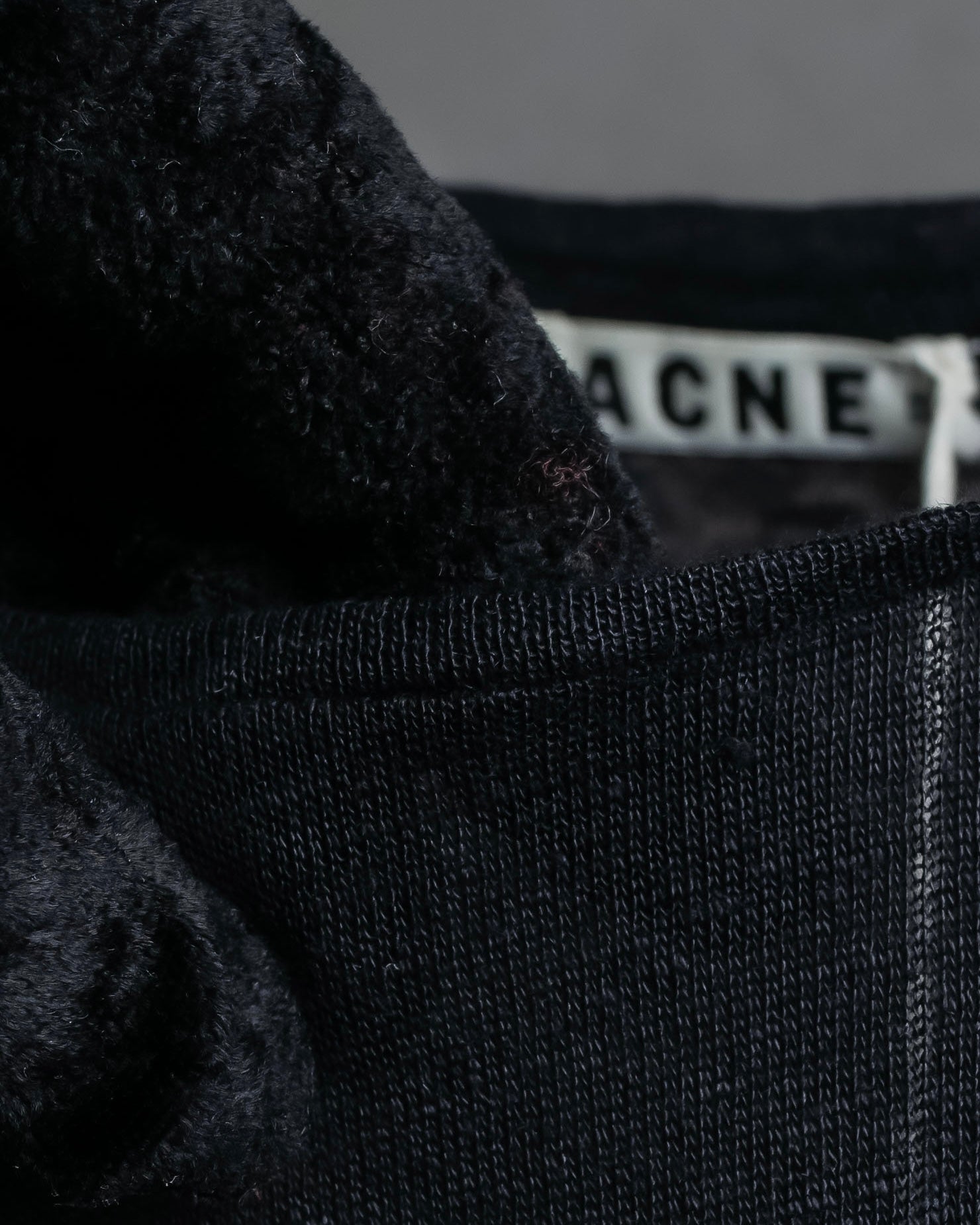 "Acne" Back＆sleeve cutting slit design pullover