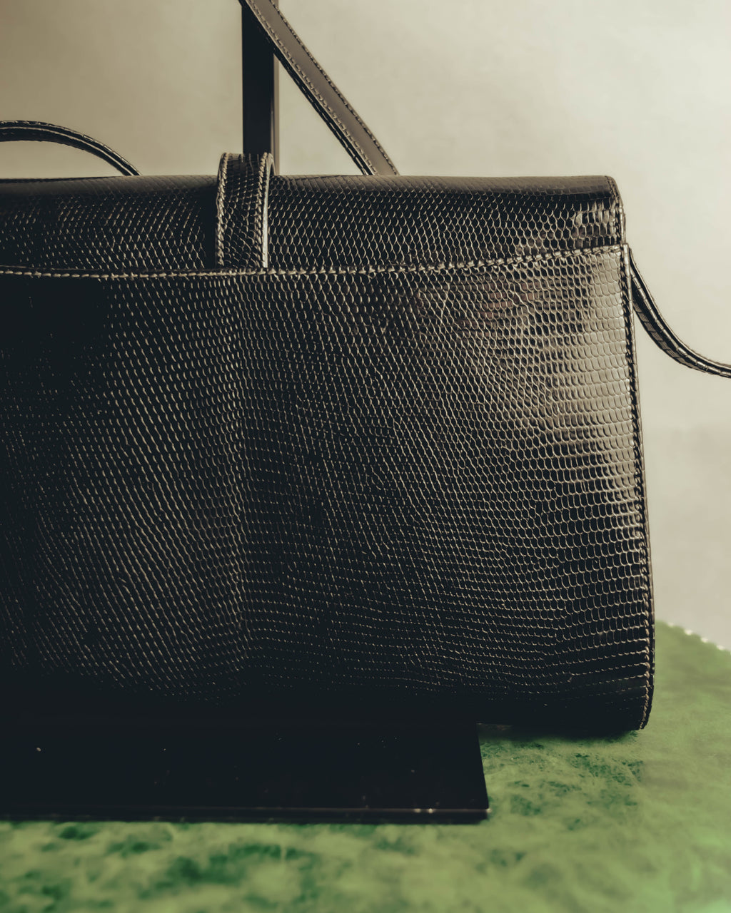 "GUCCI" 60's-70's Glossy lizard embossed leather shoulder bag