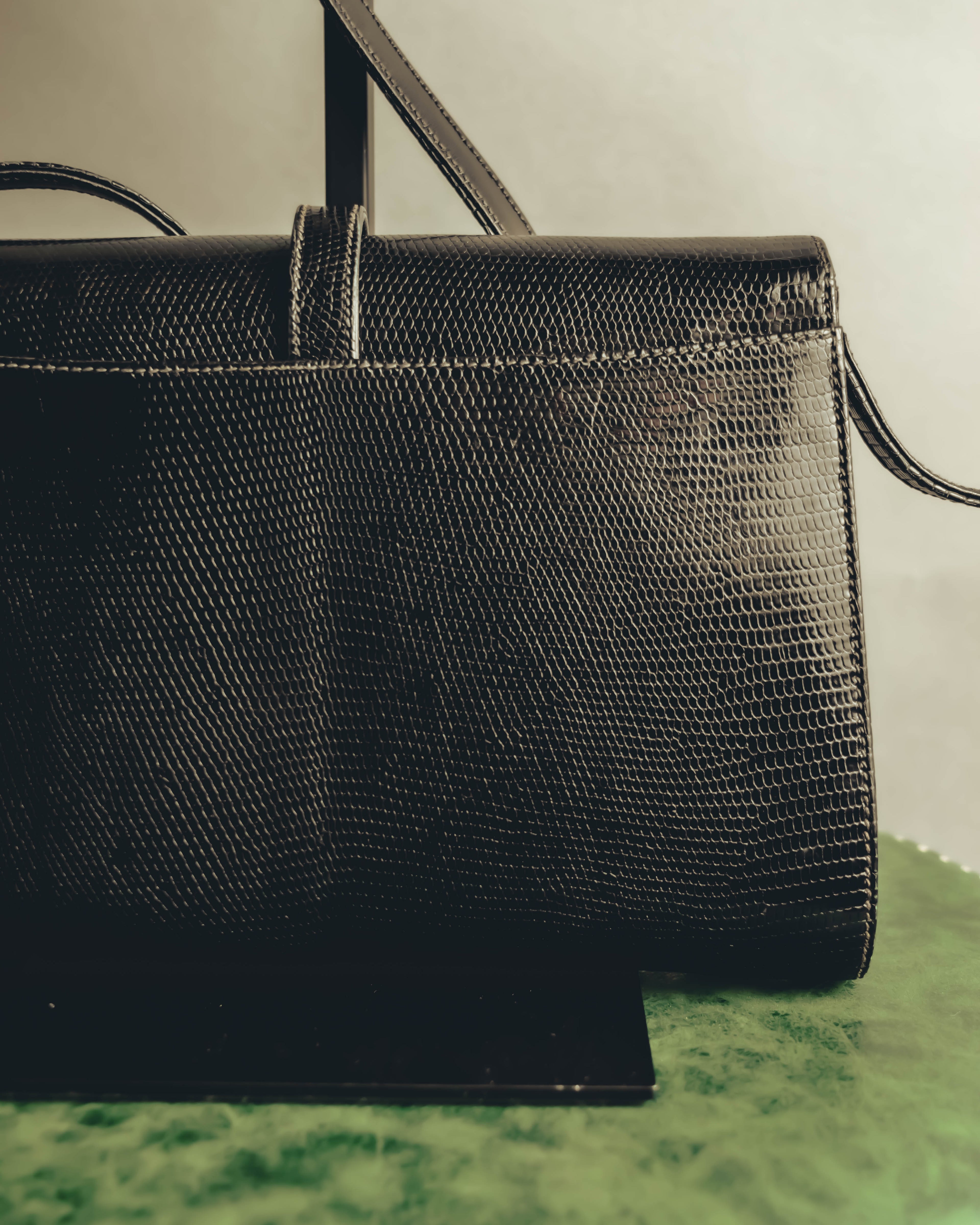"GUCCI" 60's-70's Glossy lizard embossed leather shoulder bag