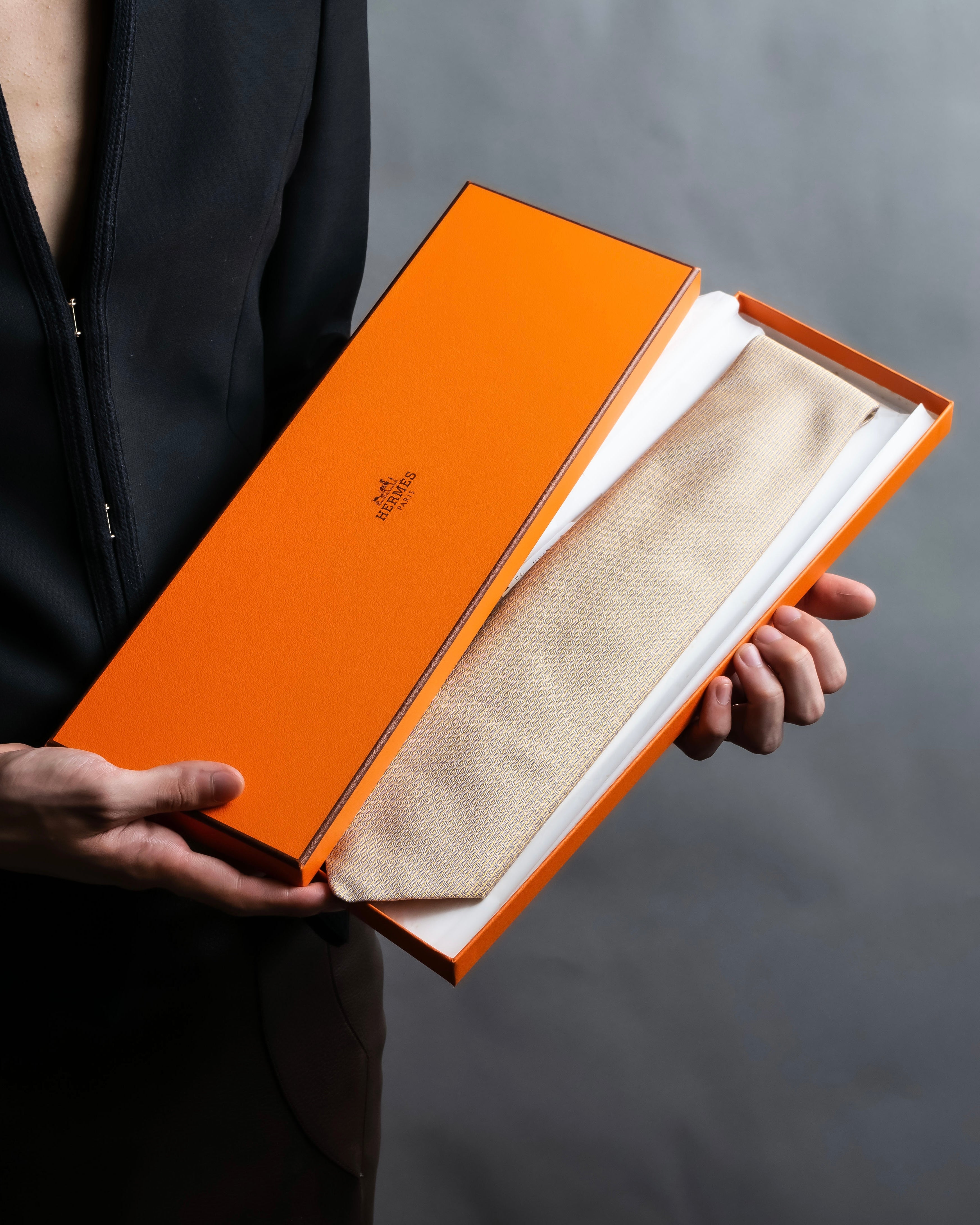 “HERMES” Double line patterned silk tie