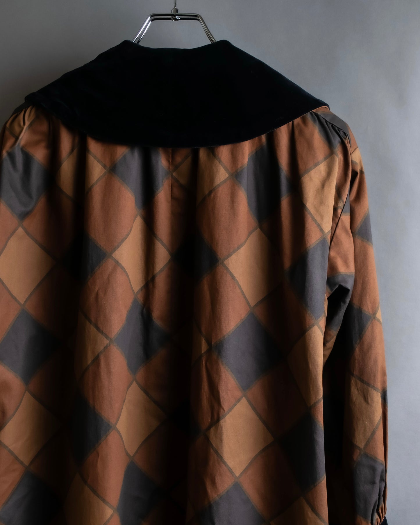 "Yves Saint Laurent Rive Gauche"
Argyle pattern velvet design shawl collar coat