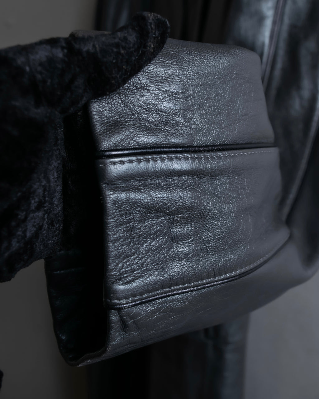 "VALENTINO" Power shoulder detail shape leather coat