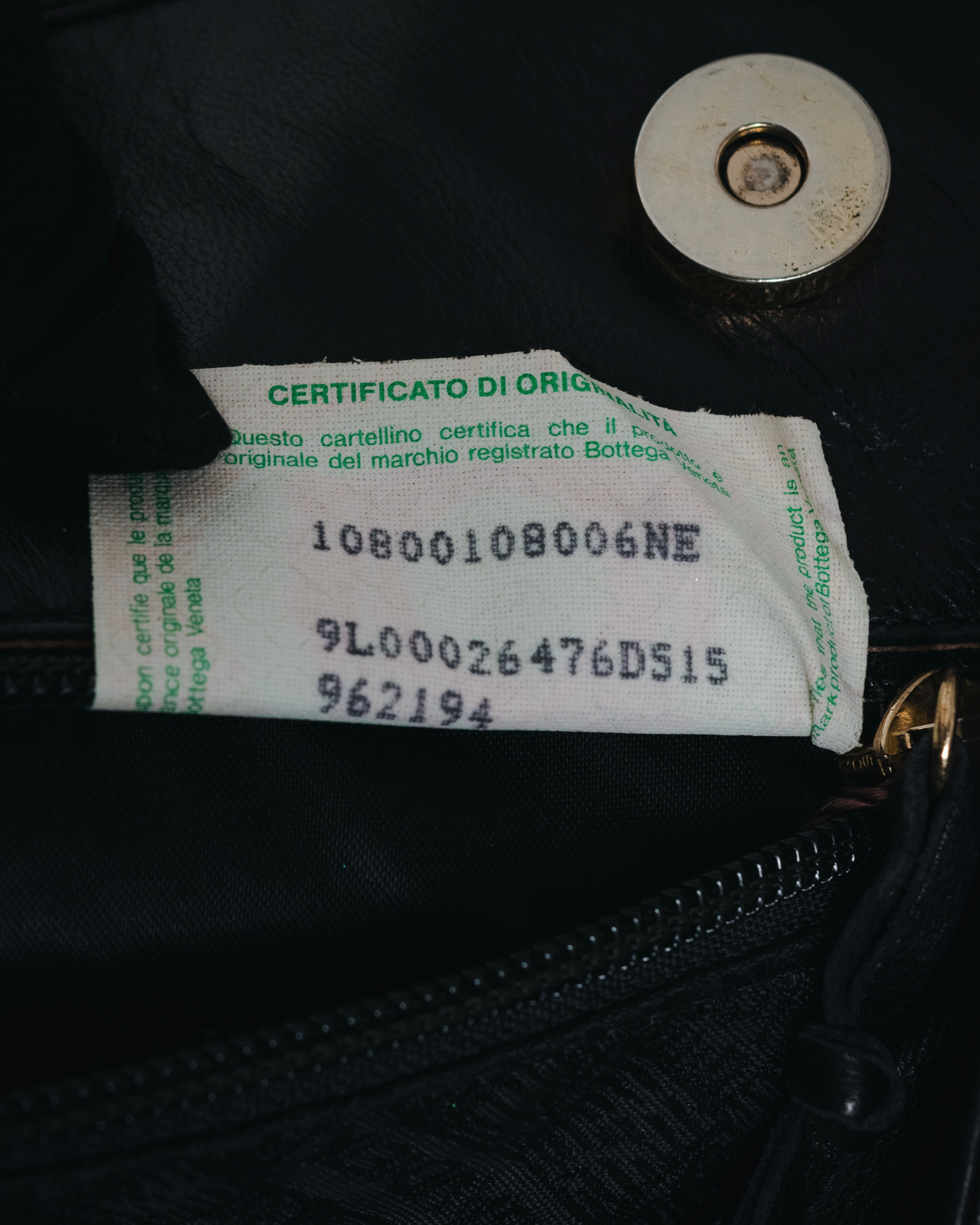 –SPECIAL– "BOTTEGA VENETA"
90’s-00’s intrecciato trapezoid handle bag