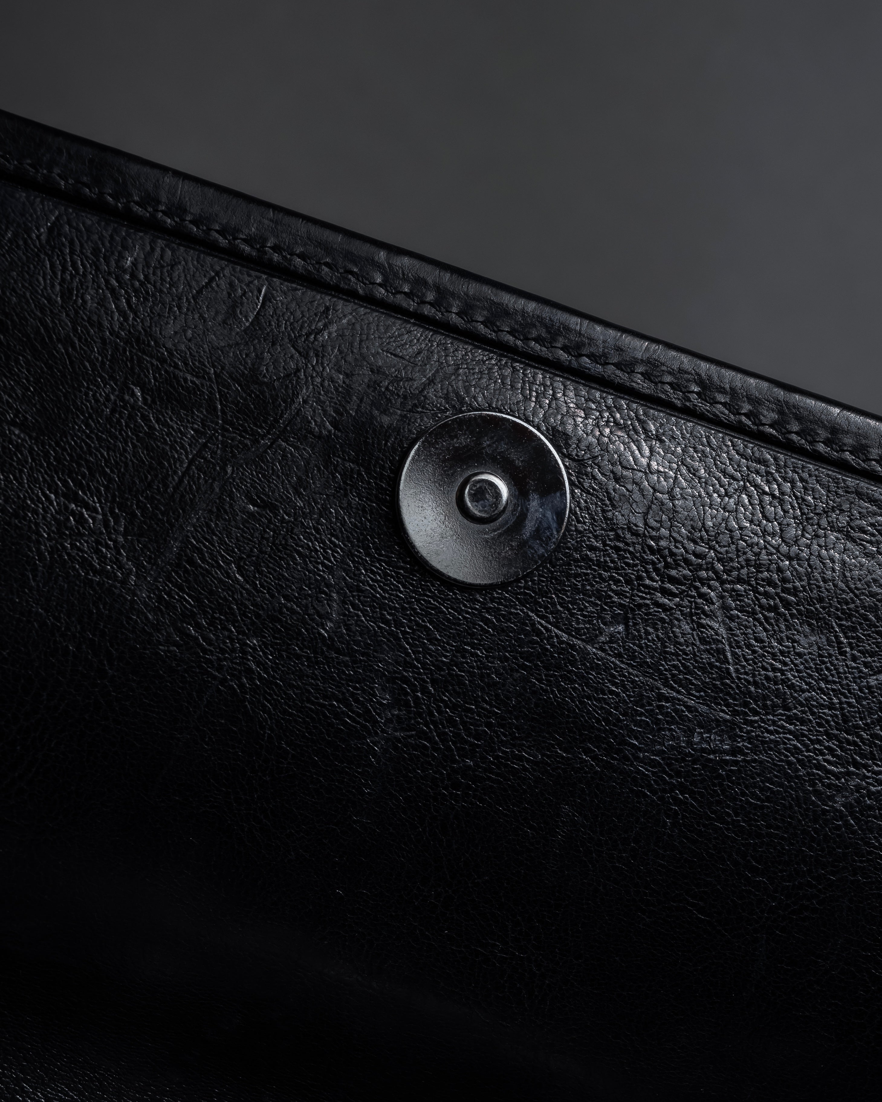 -SPECIAL- "YVES SAINT LAURENT"
00's Tom Ford period stacked ring design horizontal leather bag