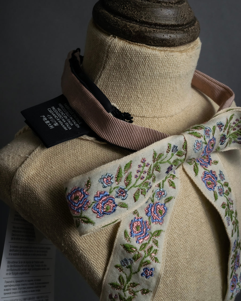 -MOOD Christmas Collections-
"GUCCI" Michele period delicate floral embroidered ribbon tie