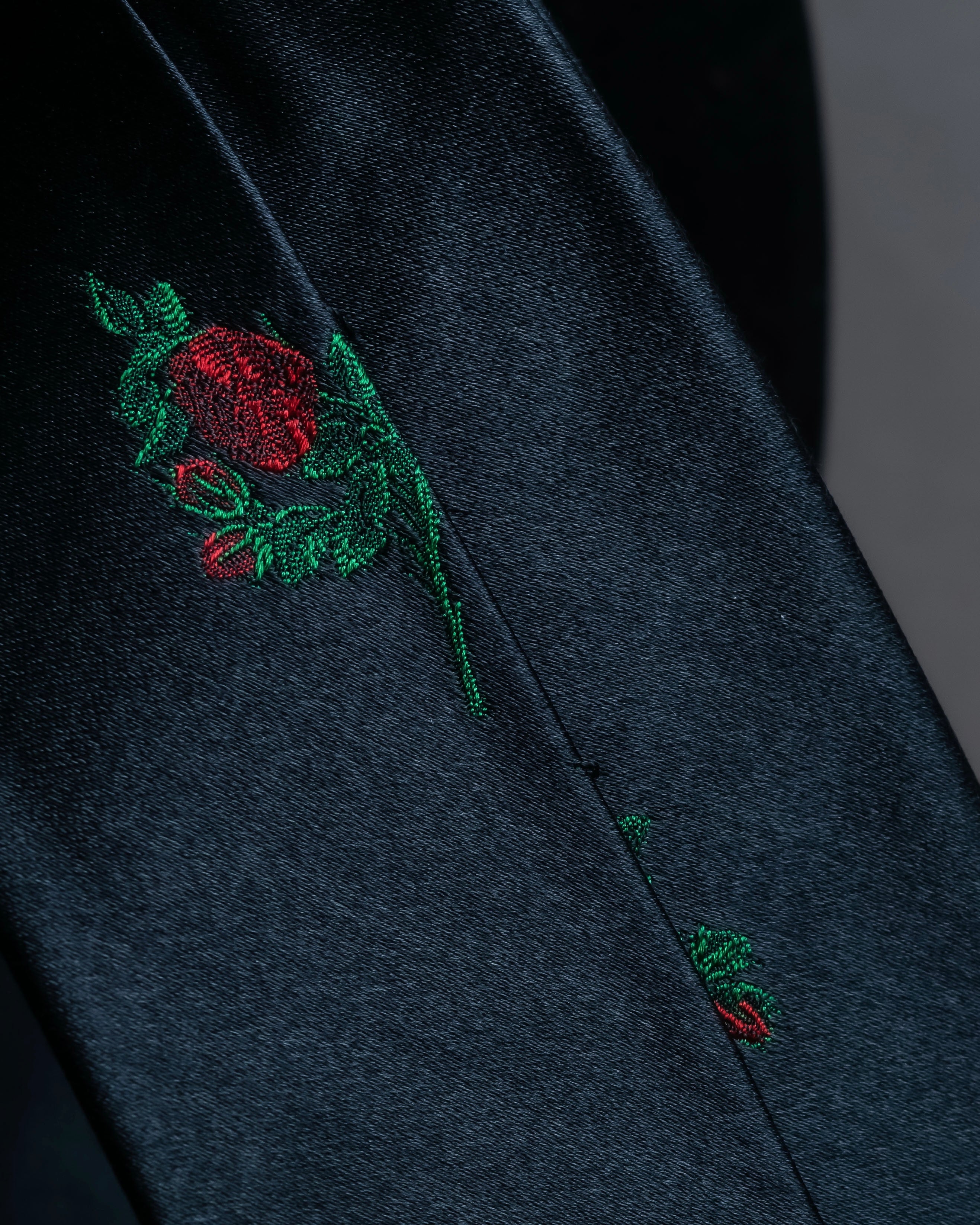 "DOMINIQUE FRANCE" Rose flower pattern silk necktie