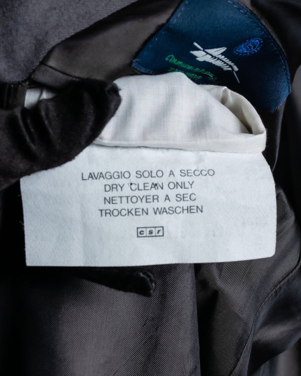 Vintage shoulder construction peak lapel tailored jacket