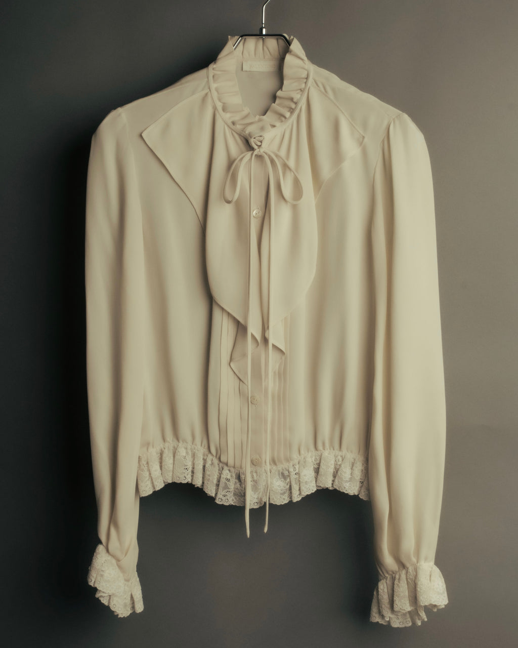 -SPECIAL- “VALENTINO” 1998-2008 Silk ruffled lace bow blouse