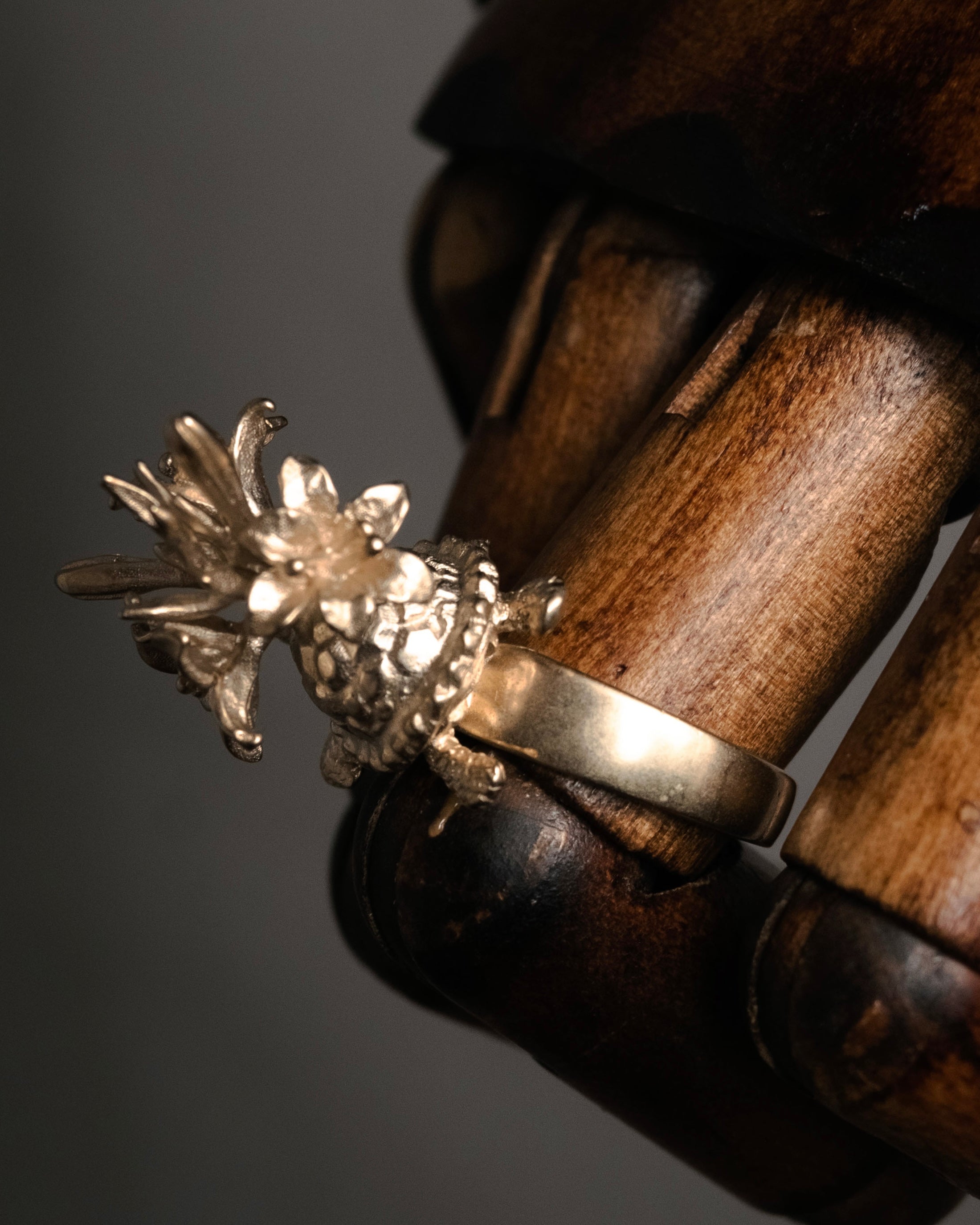 “DIOR” 2010’s sculptural turtle floral motif ring