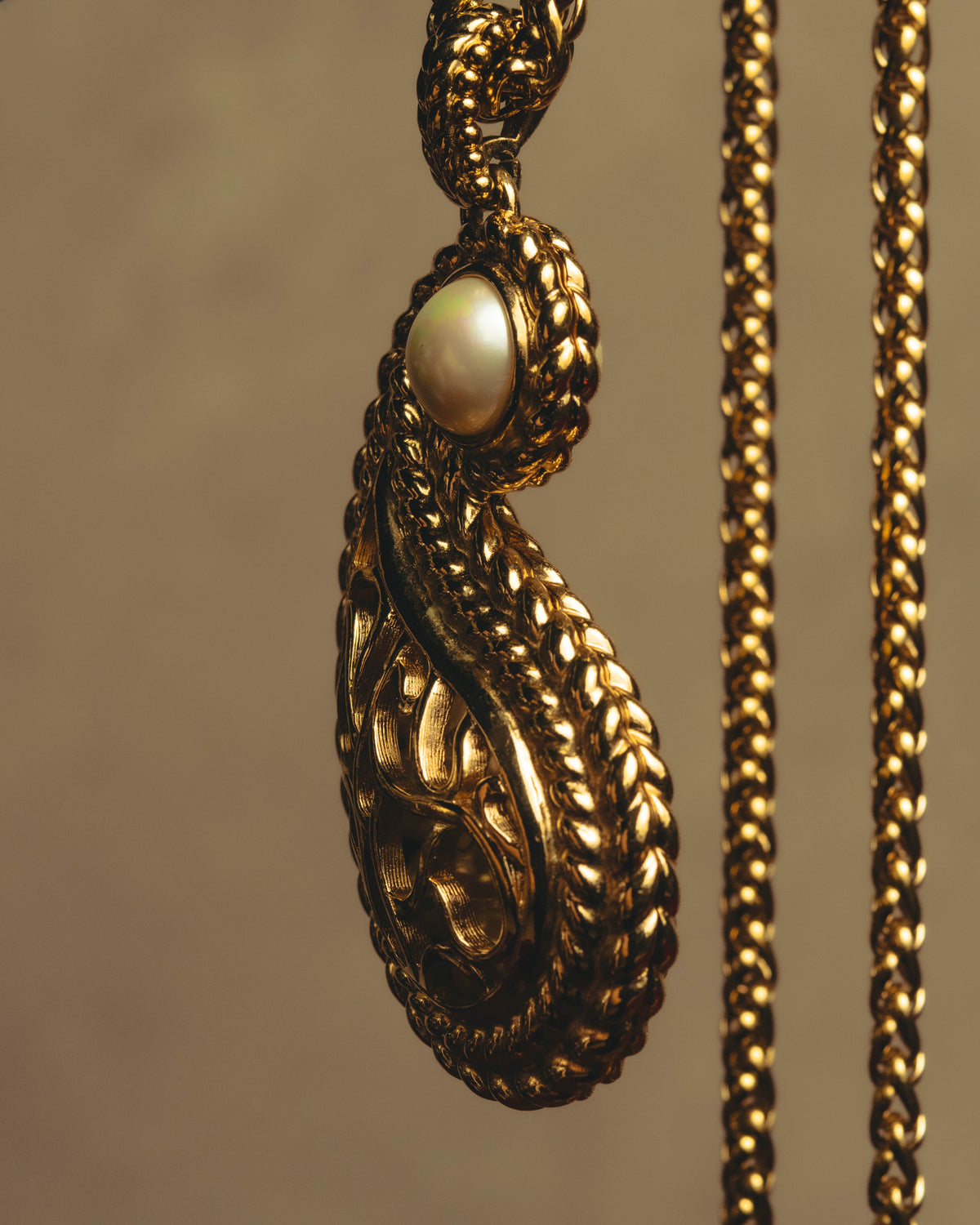 "Christian Dior" 80's-90's Ornate pendant necklace