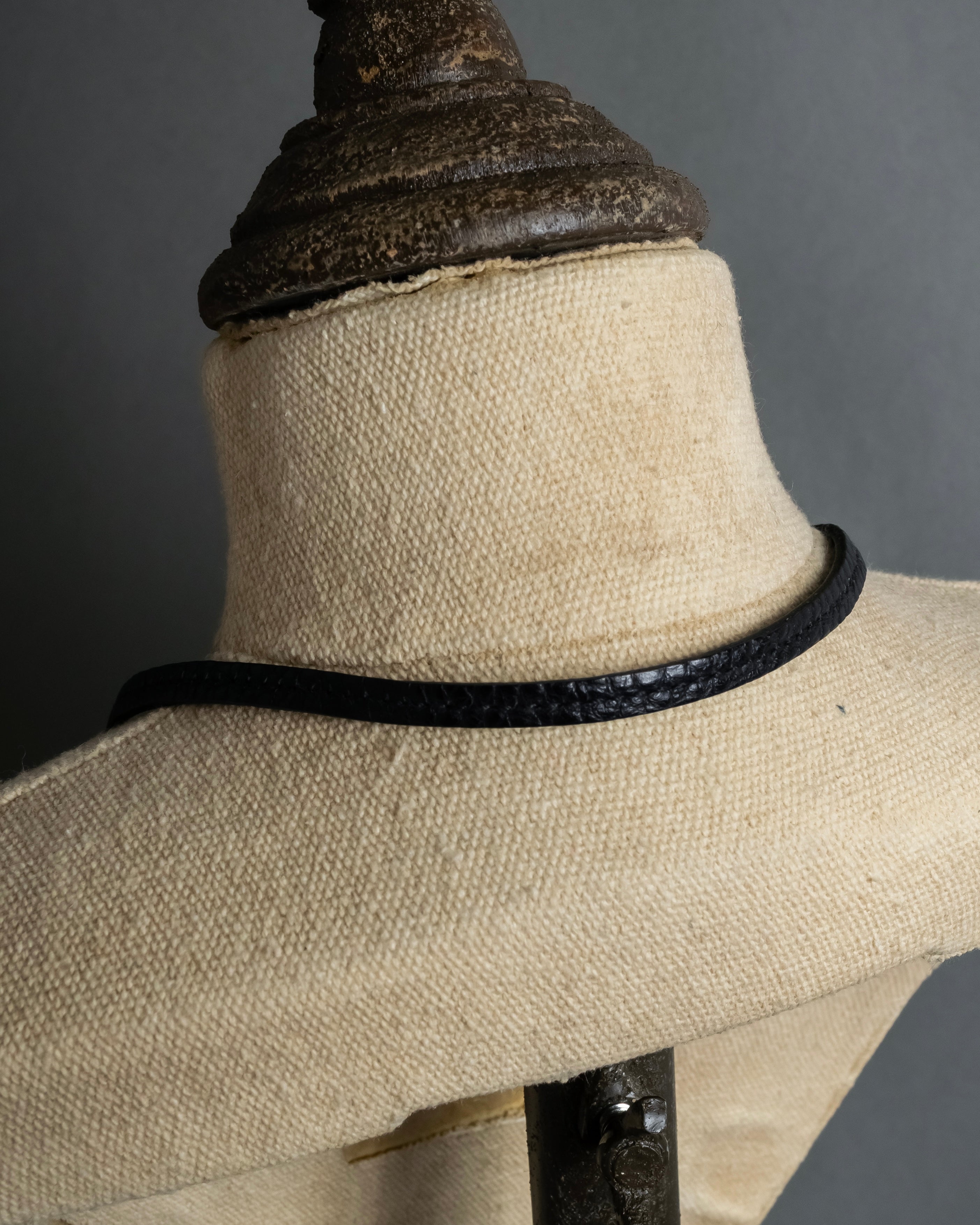 "HERMES" H motif design leather choker