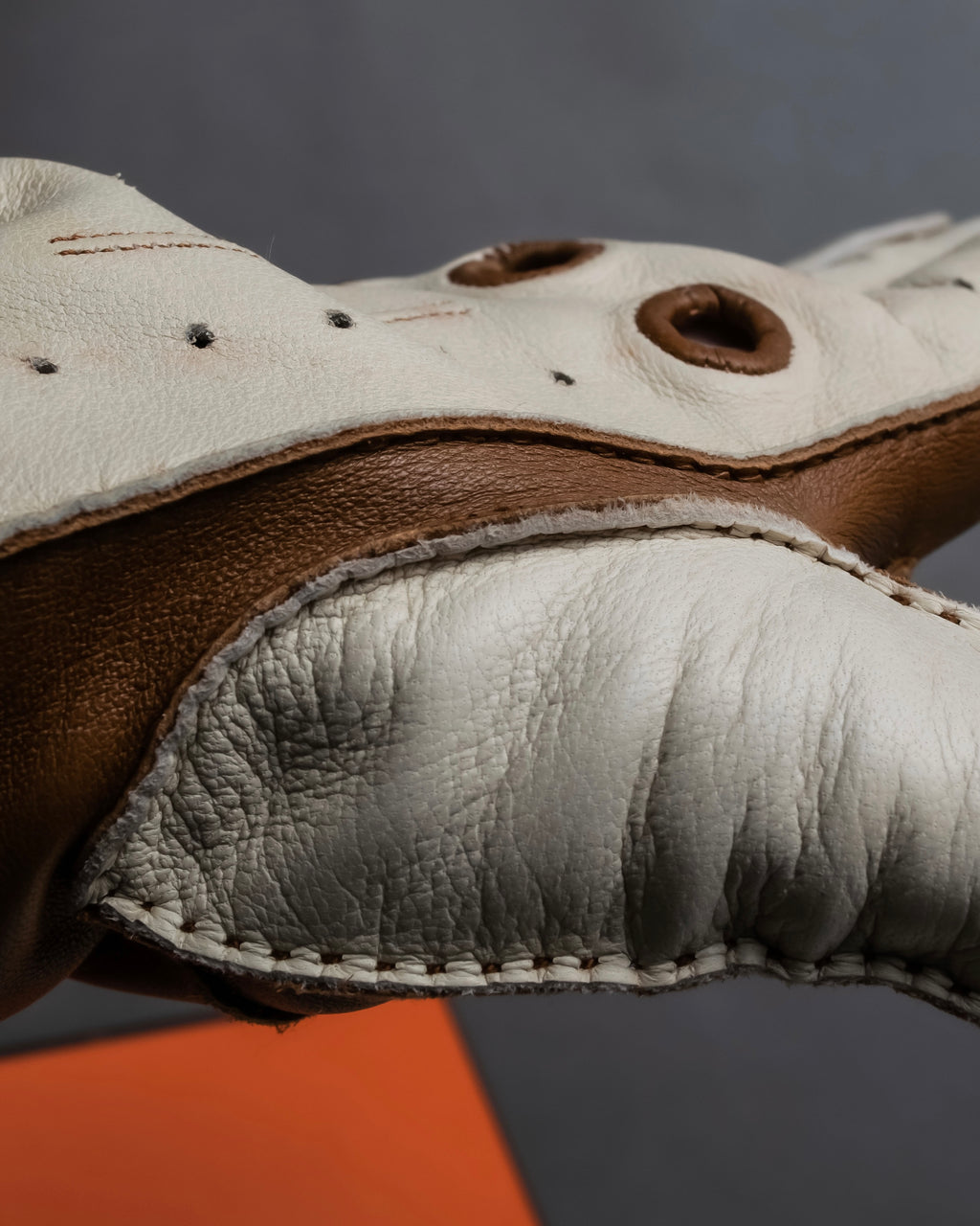 "HERMES" Dot perforation driving leather gloves