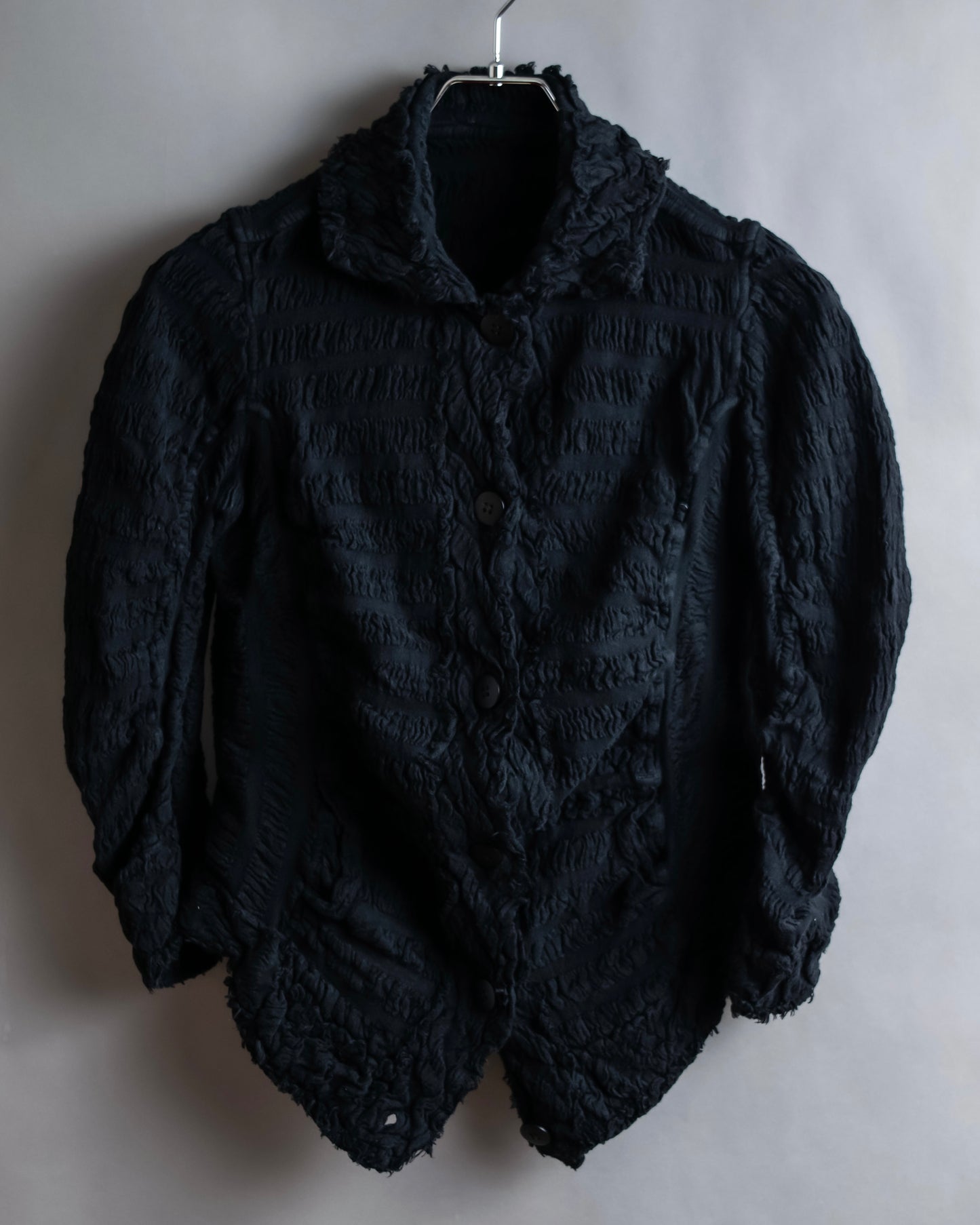 "ISSEY MIYAKE me" Textured material shawl collar short length jacket