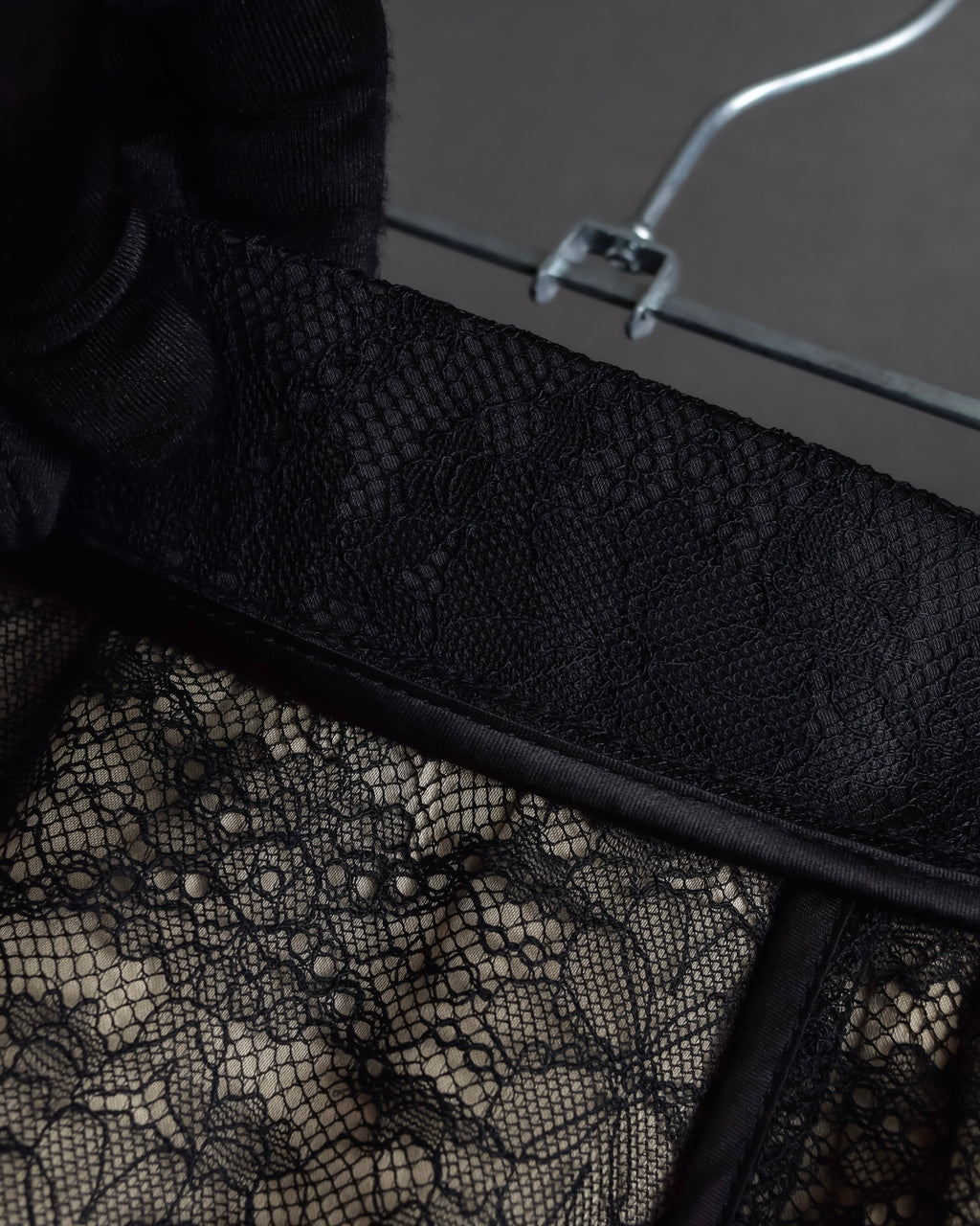 "LANVIN en Bleu" Flowers black lace layered skirt