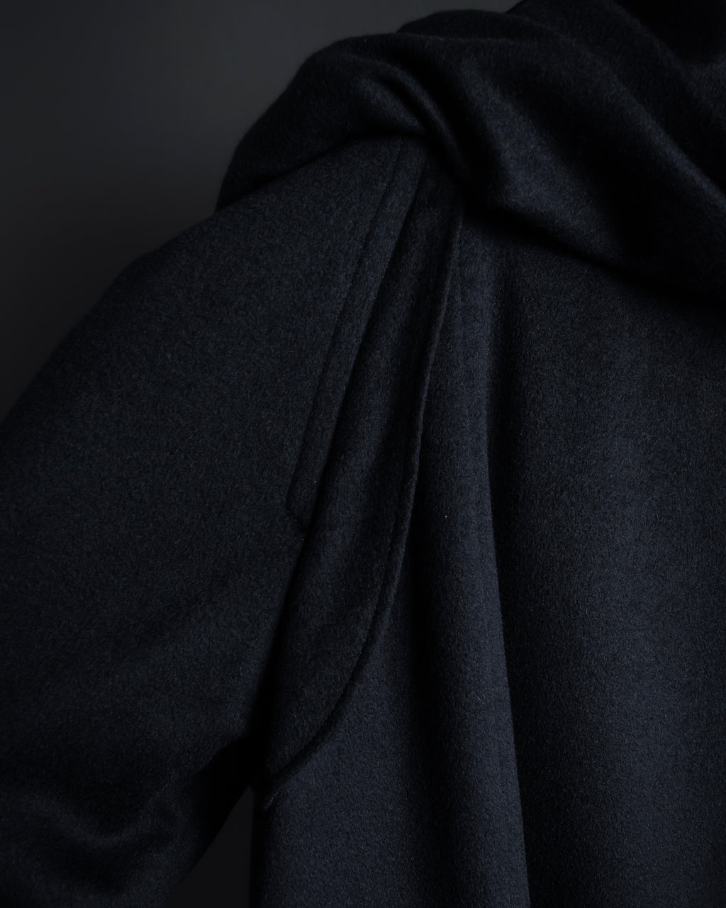 "TORUICHOU" Muffler-style collar military detail coat