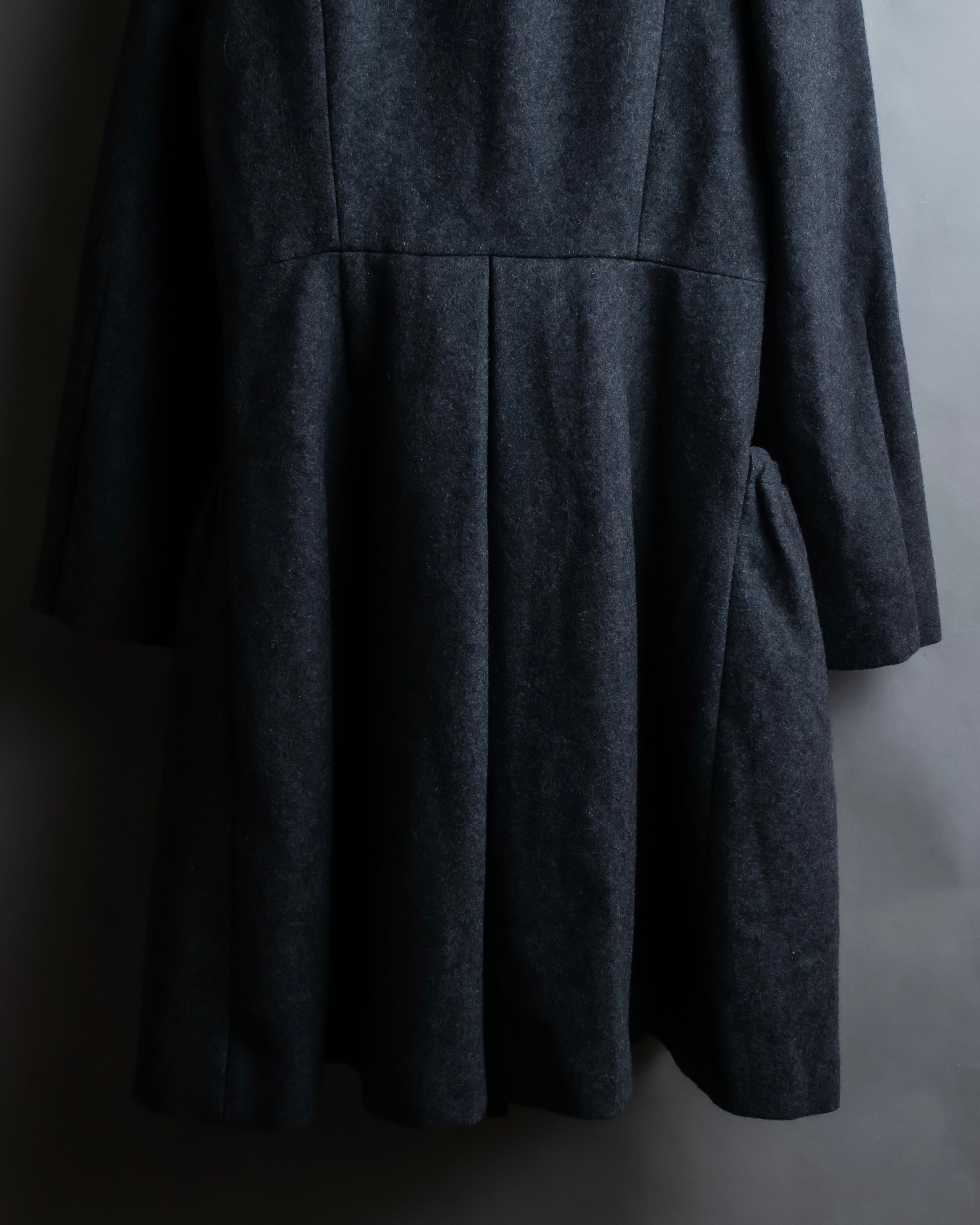 "Chloe" Gathered waist round collar coat