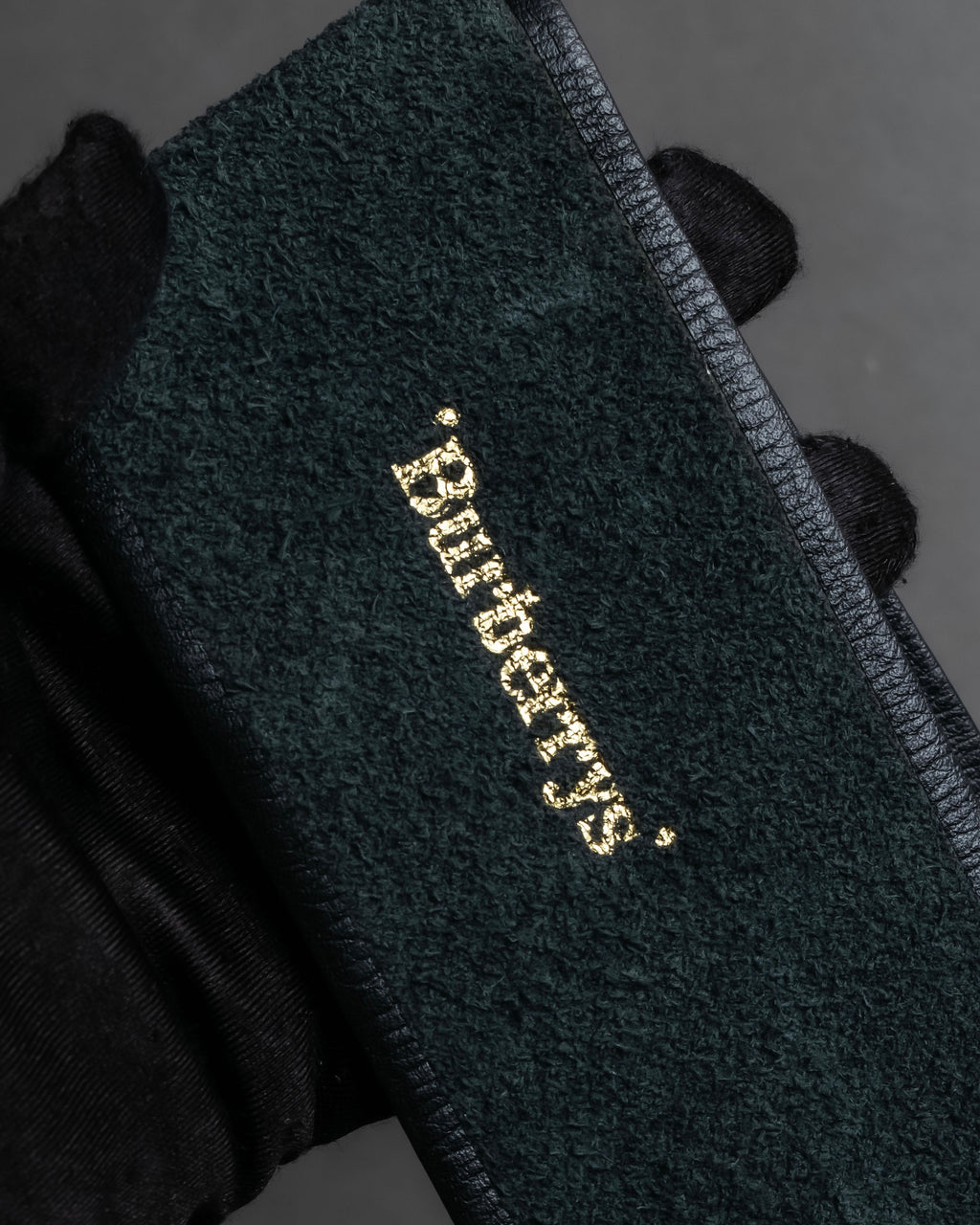 "BURBERRYS" Oval buckle design, supple leather belt