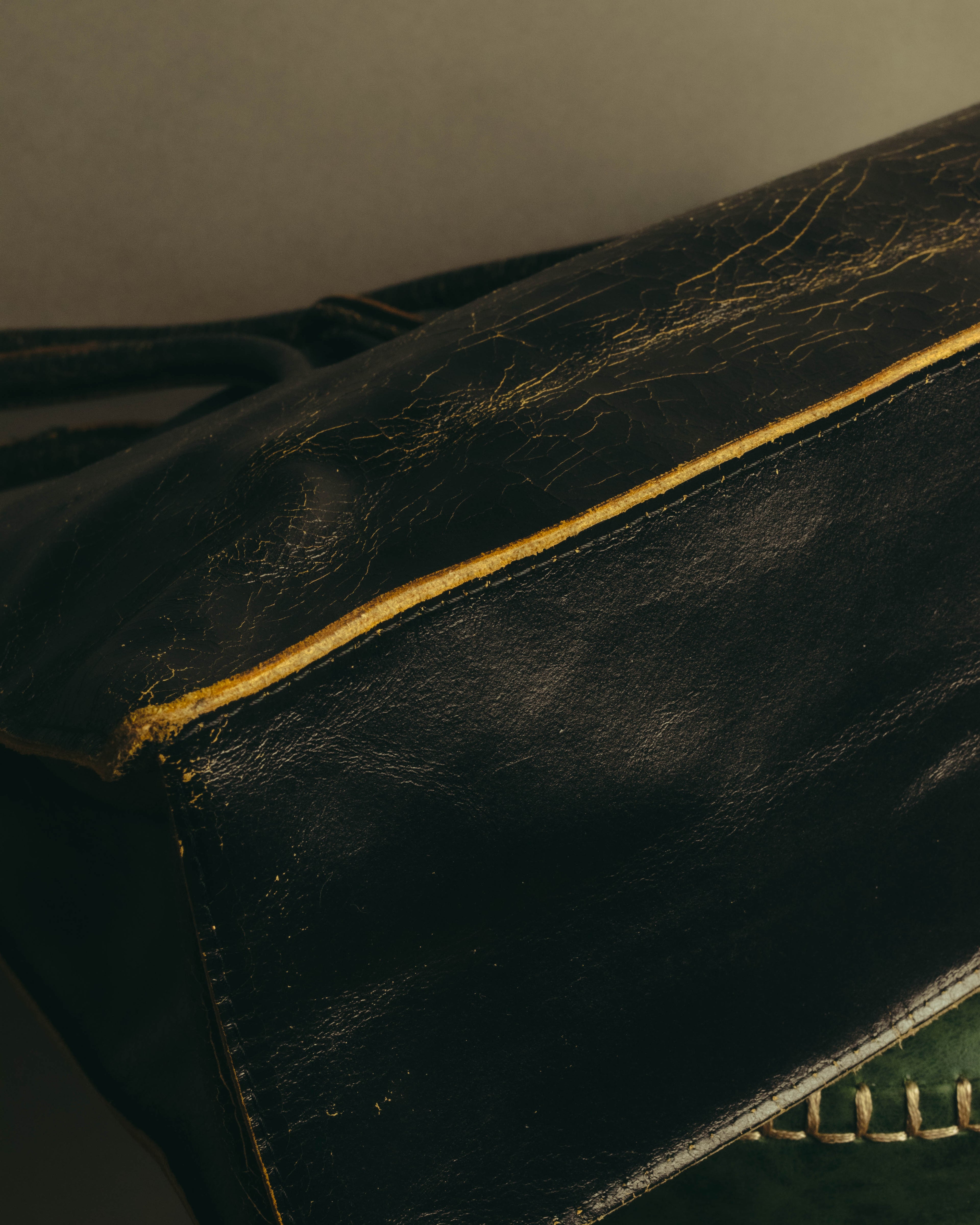 "Miu Miu" 90's-00's Cracked leather tote handbag