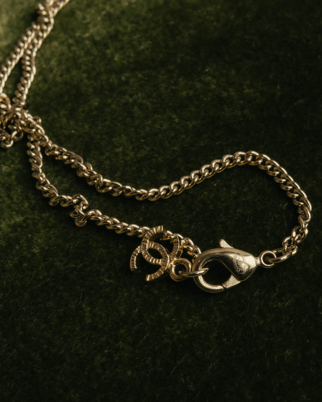-SPECIAL- “CHANEL” 2017 Cruise Collection Pearl trimmed black pendant necklace
