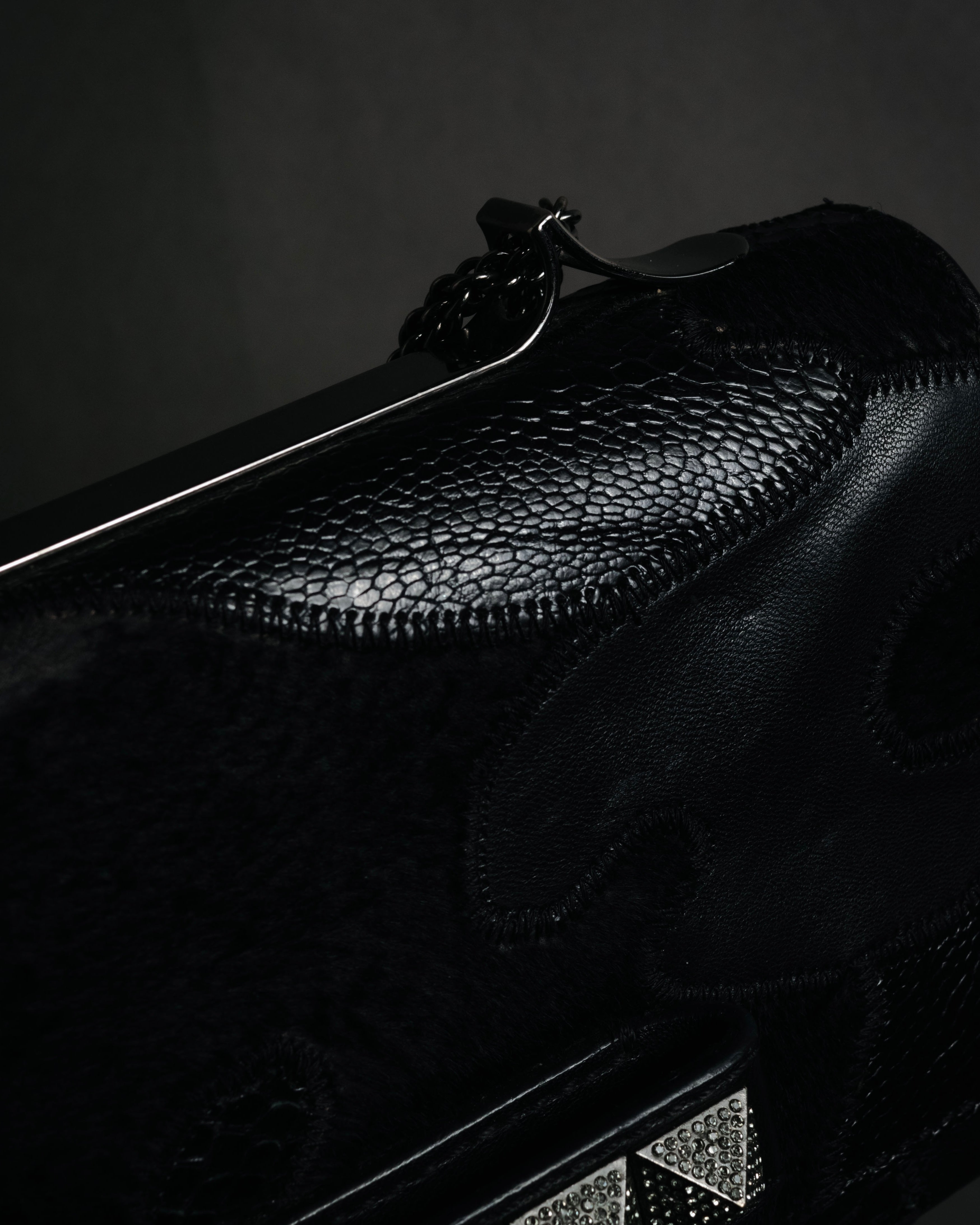 –SPECIAL– "VALENTINO GARAVANI" 2010’s Noir rockstud exotic patchwork chain bag