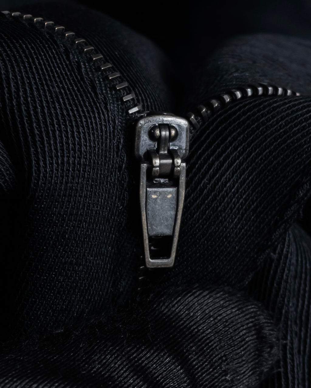 "LOEWE" Three-dimensional pattern design wide slacks