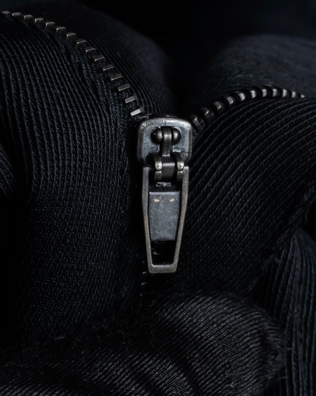 "LOEWE" Three-dimensional pattern design wide slacks