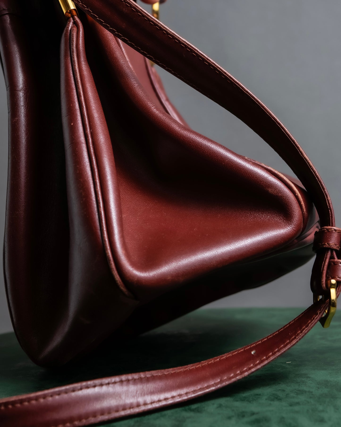 "Cartier" Drawstring design bordeaux color shoulder bag