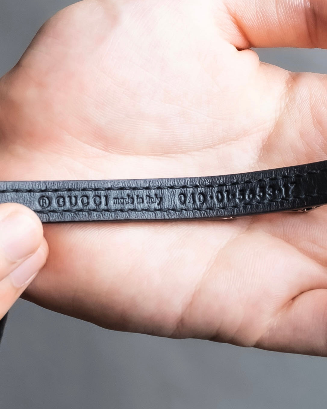 "GUCCI" Logo cat engraved leather bracelet