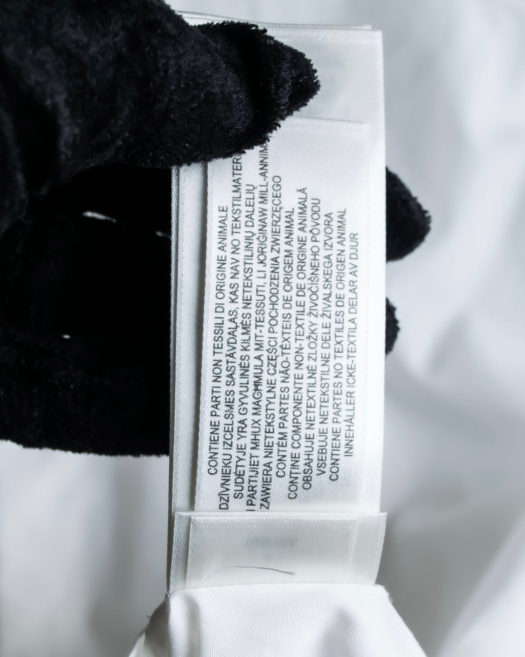 "BURBERRY" Wide collar embroidered emblem white shirt