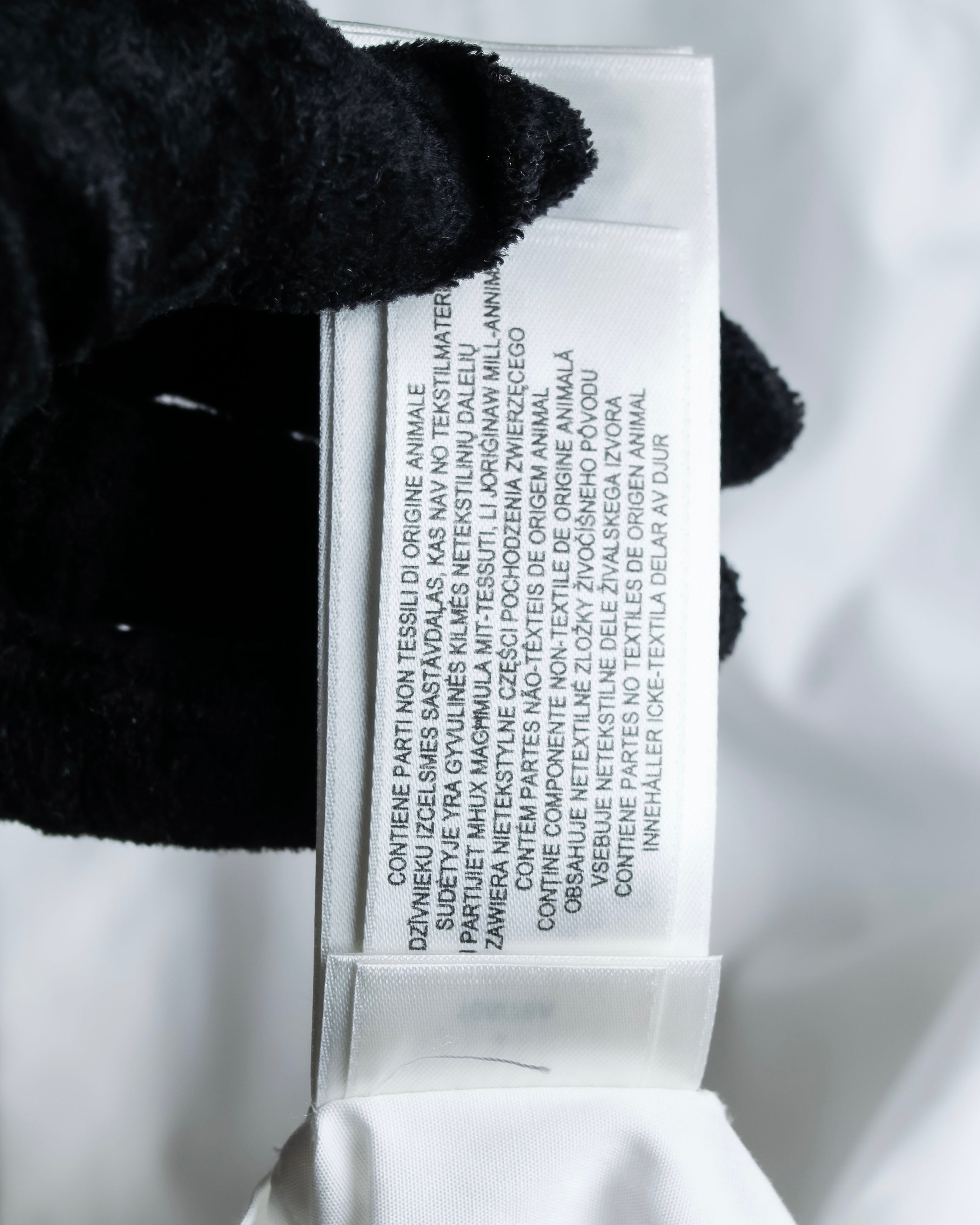 "BURBERRY" Wide collar embroidered emblem white shirt