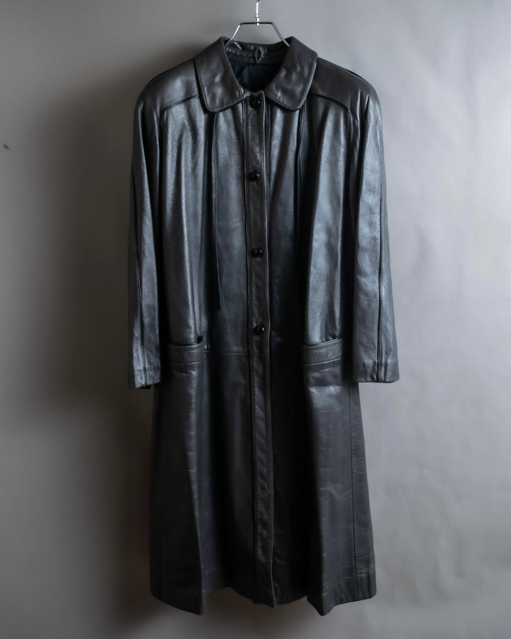 "VALENTINO" Power shoulder detail shape leather coat