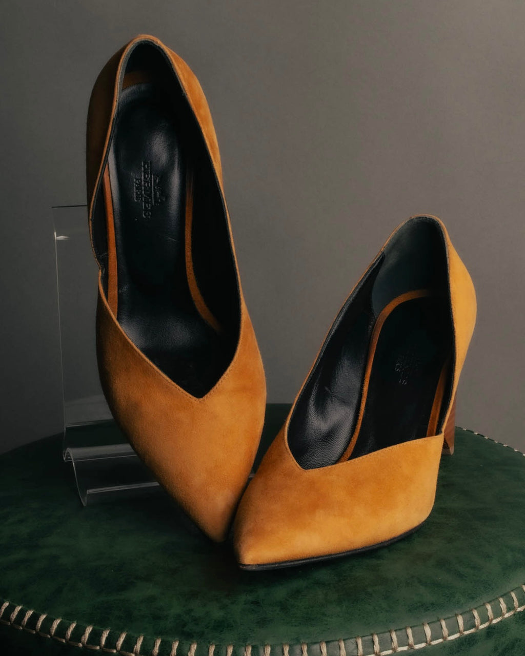 "Hermès" 90's-00's Sculptural suede pointed-toe pumps