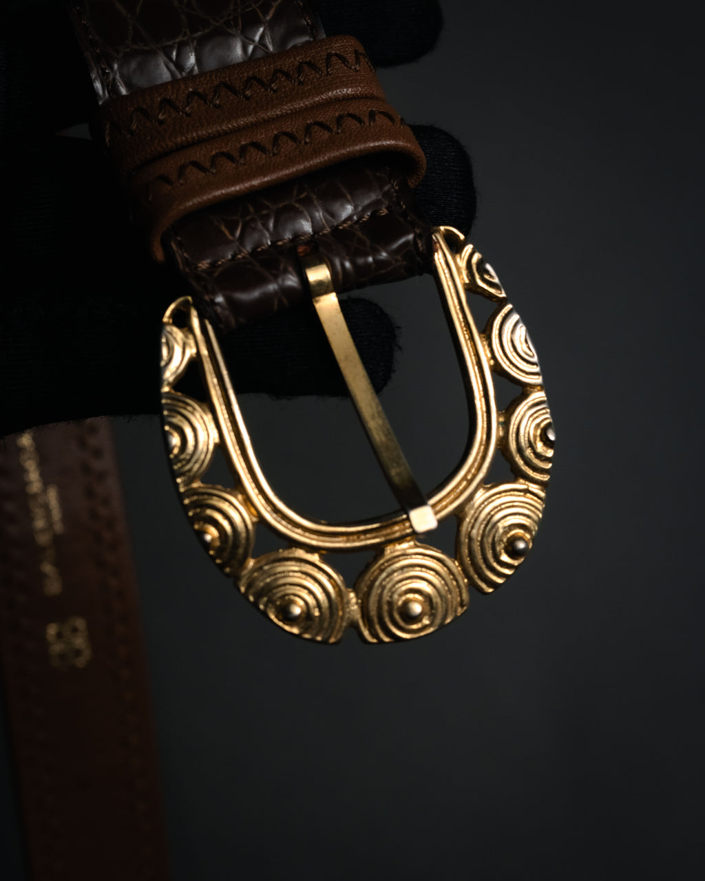 “BALENCIAGA” 2018’s- Archive-inspired spiral buckle belt