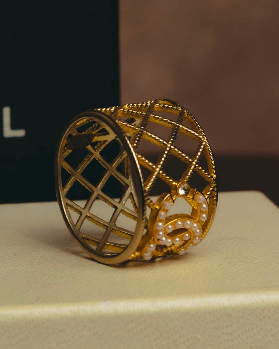 -SPECIAL- “CHANEL“ 2021 AW Pearl quilted CC ring
