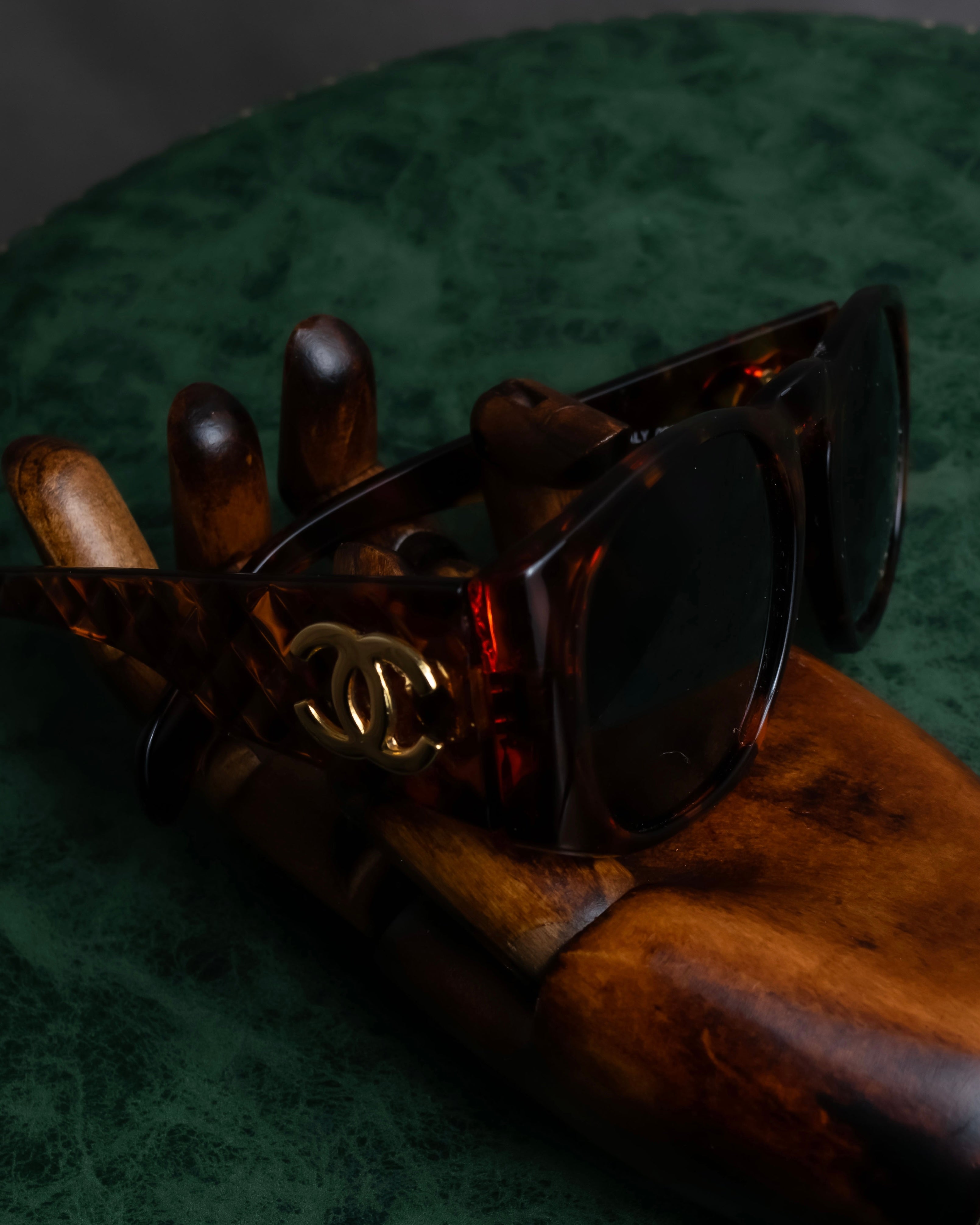 "CHANEL" Tortoiseshell embossed cocomark square sunglasses