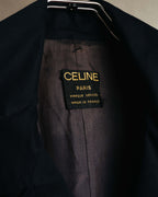黒地に金文字で「CELINE PARIS」「MARQUE DÉPOSÉE」「MADE IN FRANCE」と織られた、首元の旧タグを写したカット。ダークトーンの総裏地とあわせて確認できます。