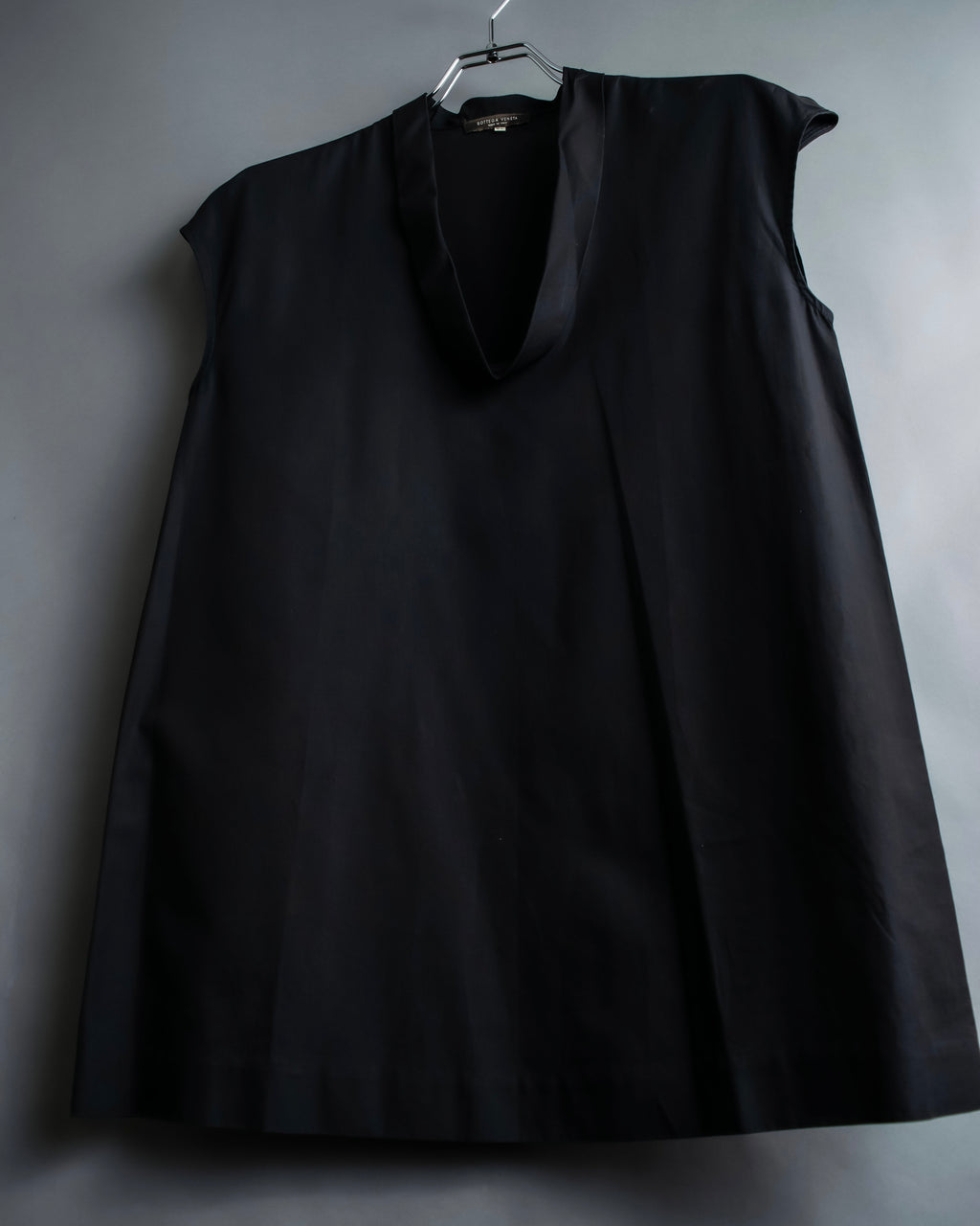 “BOTTEGA VENETA”  V neck designed no sleeve top