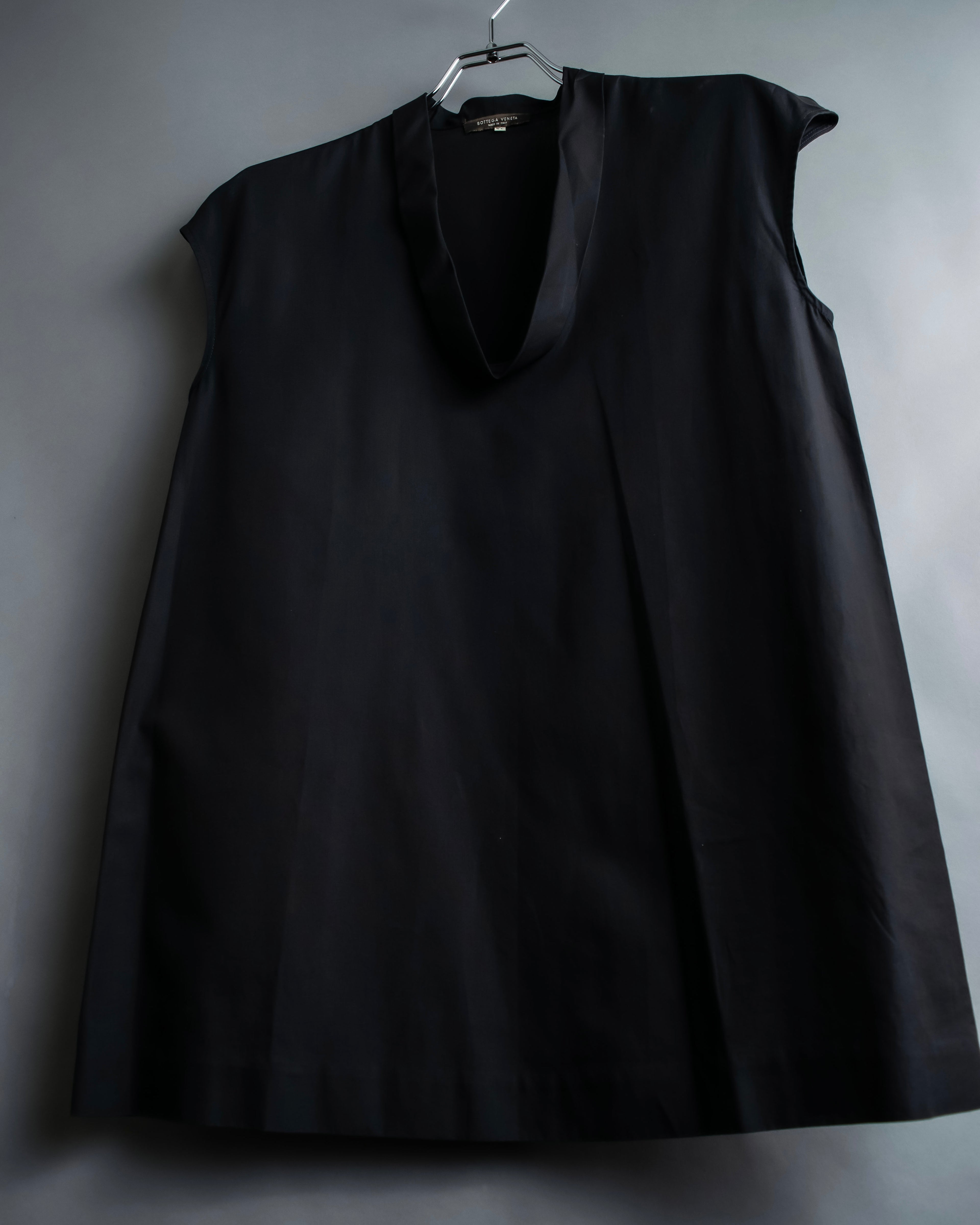 “BOTTEGA VENETA”  V neck designed no sleeve top