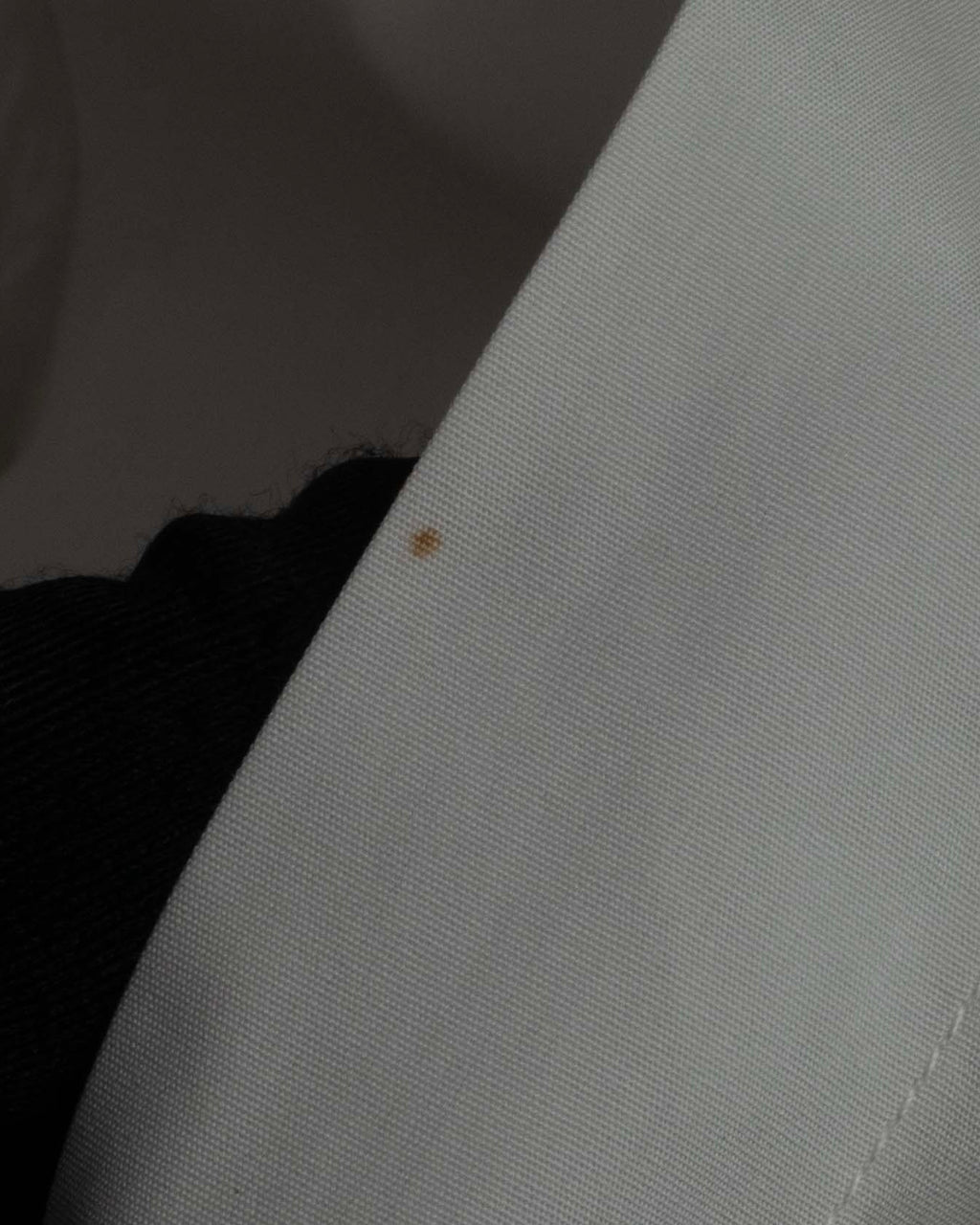 "CHANEL" Gold button design pleated white shirt