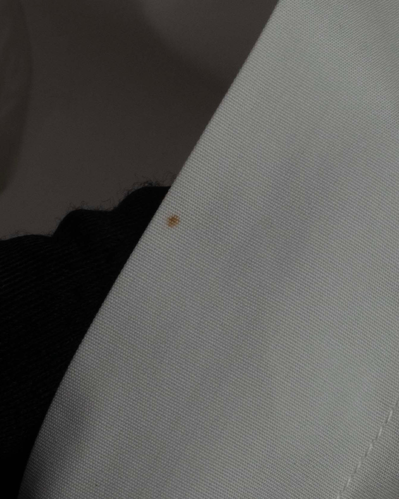 "CHANEL" Gold button design pleated white shirt