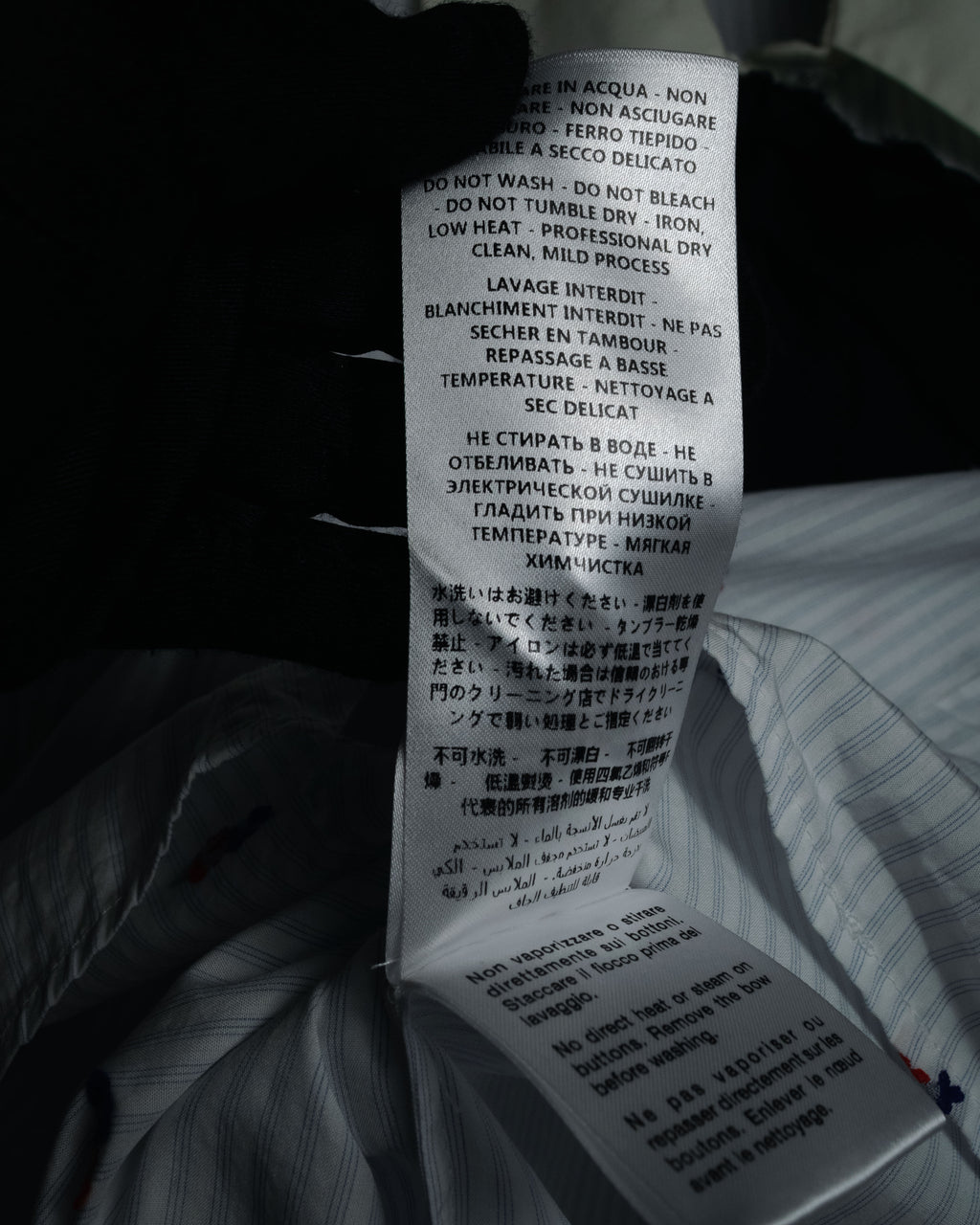 “GUCCI” 2017 heart and dagger embroidered bow tie shirt