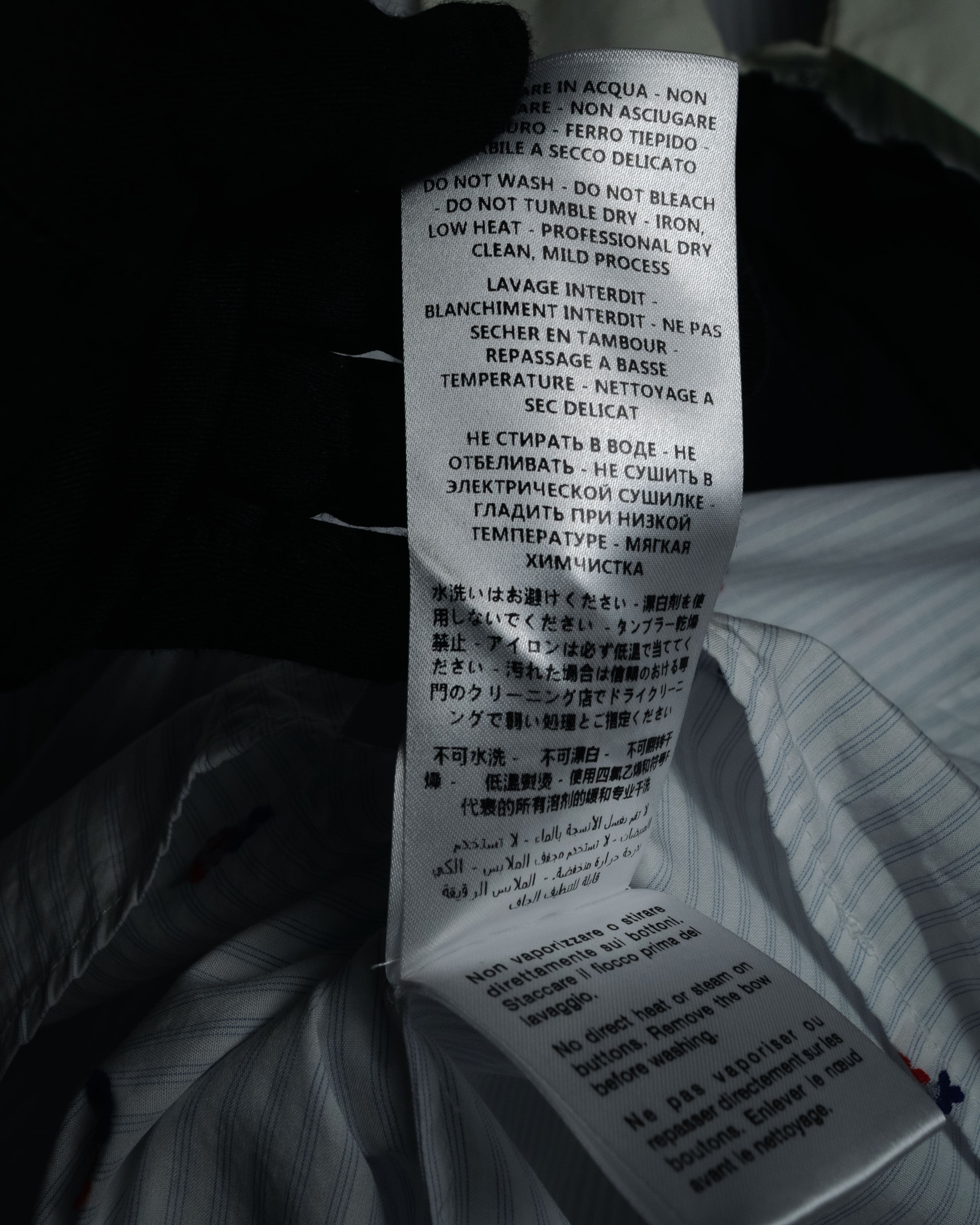 “GUCCI” 2017 heart and dagger embroidered bow tie shirt