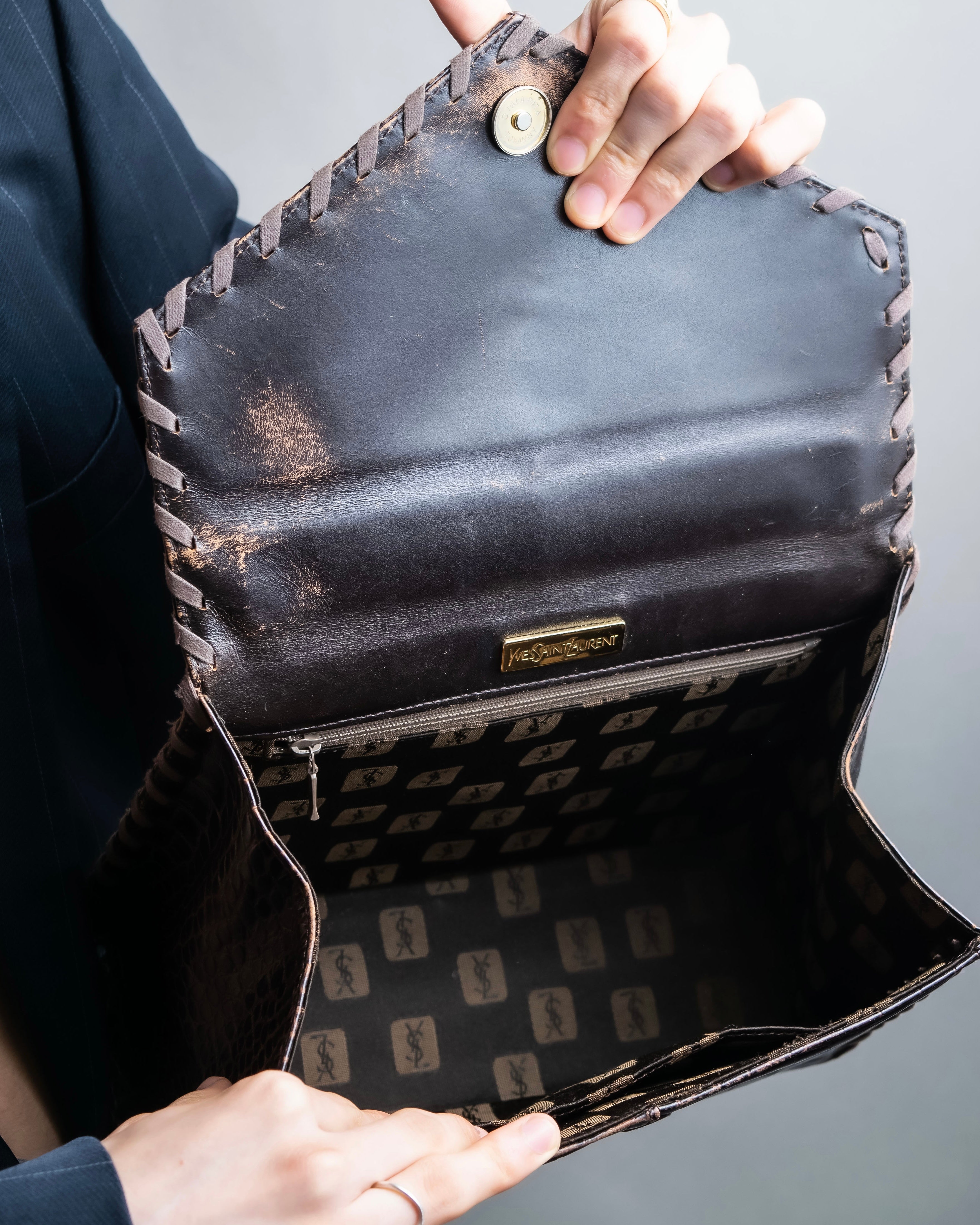 "YVES SAINT LAURENT" Crocodile pattern stitching handbag