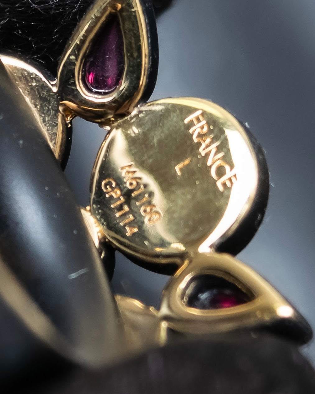 "LOUIS VUITTON"　Geometric color stone ring