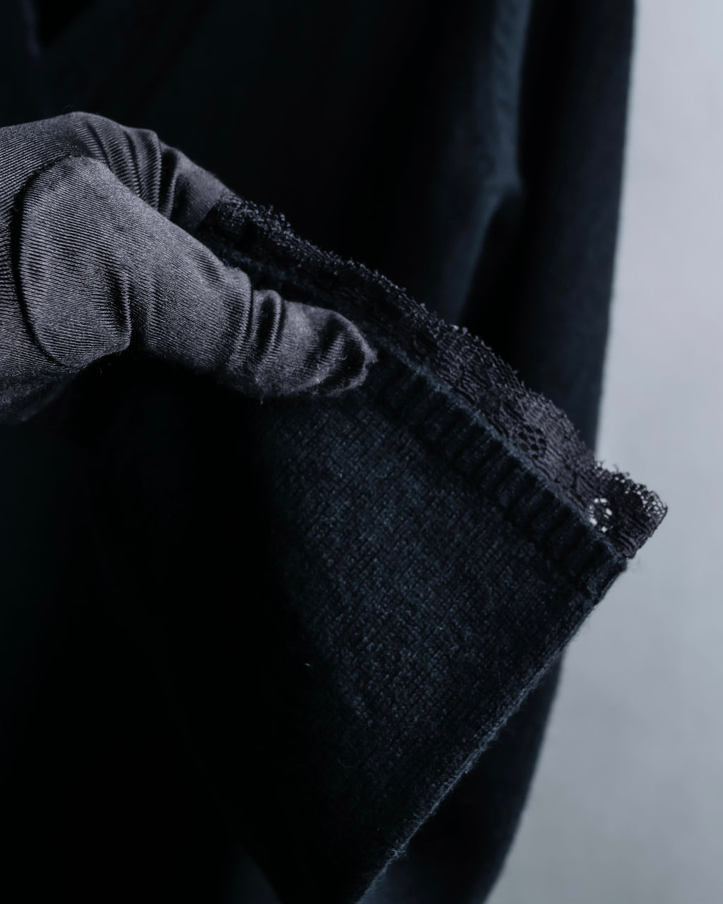 "DOLCE & GABBANA" Lace layered design V-neck knit