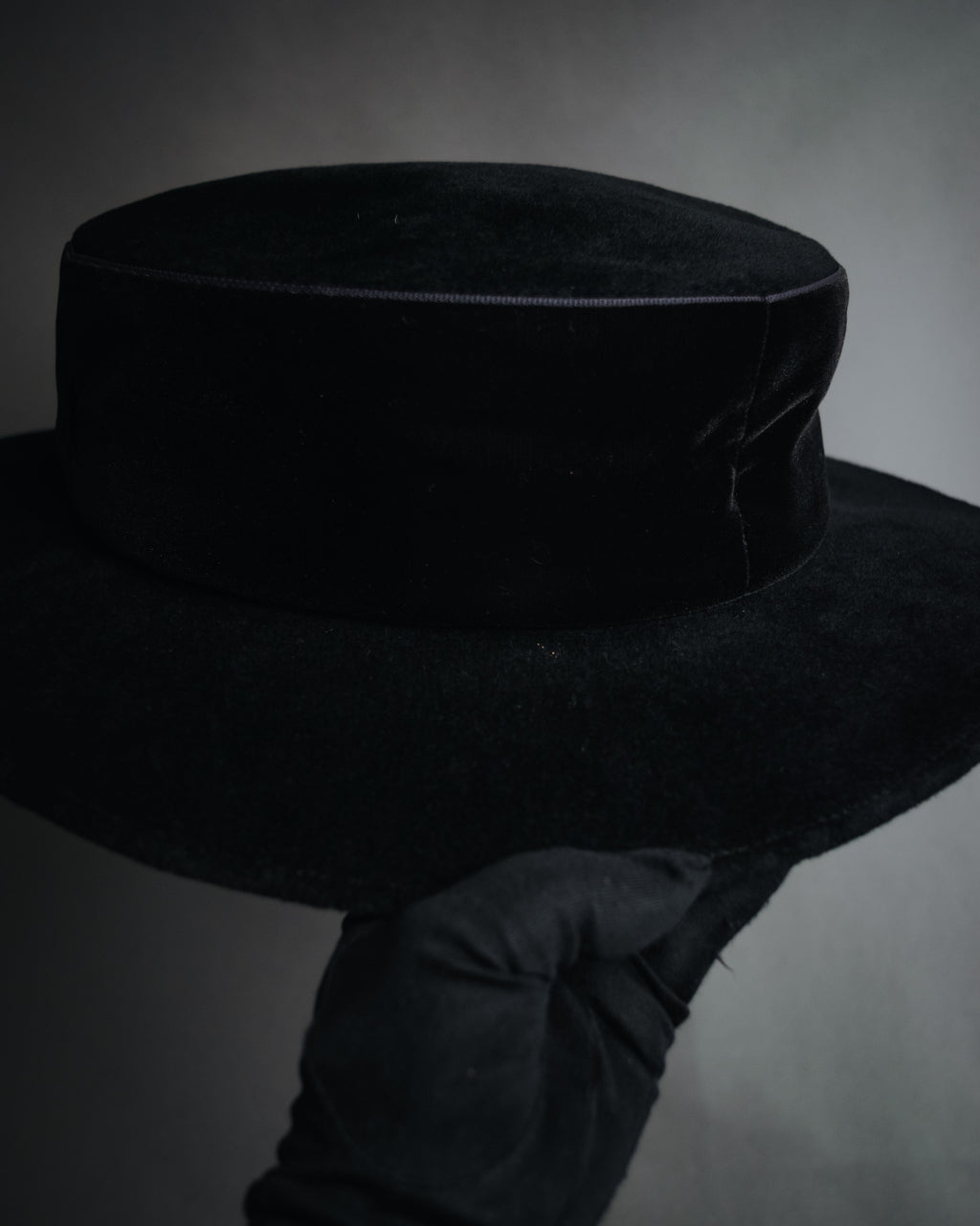 –SPECIAL– "CHANEL" 80’s fur felt velour boater hat