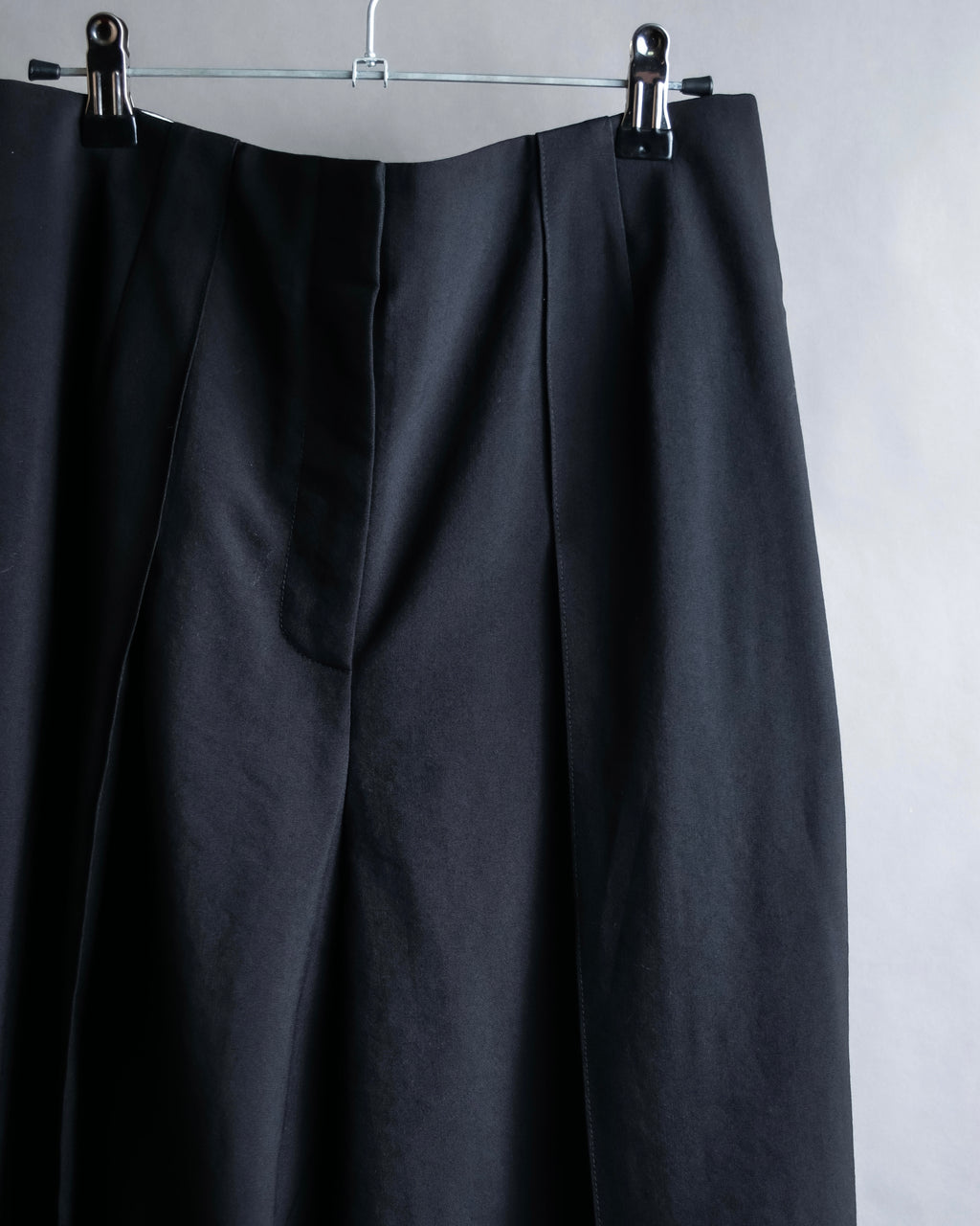 "LOEWE" Deep pleat tapered draped slacks