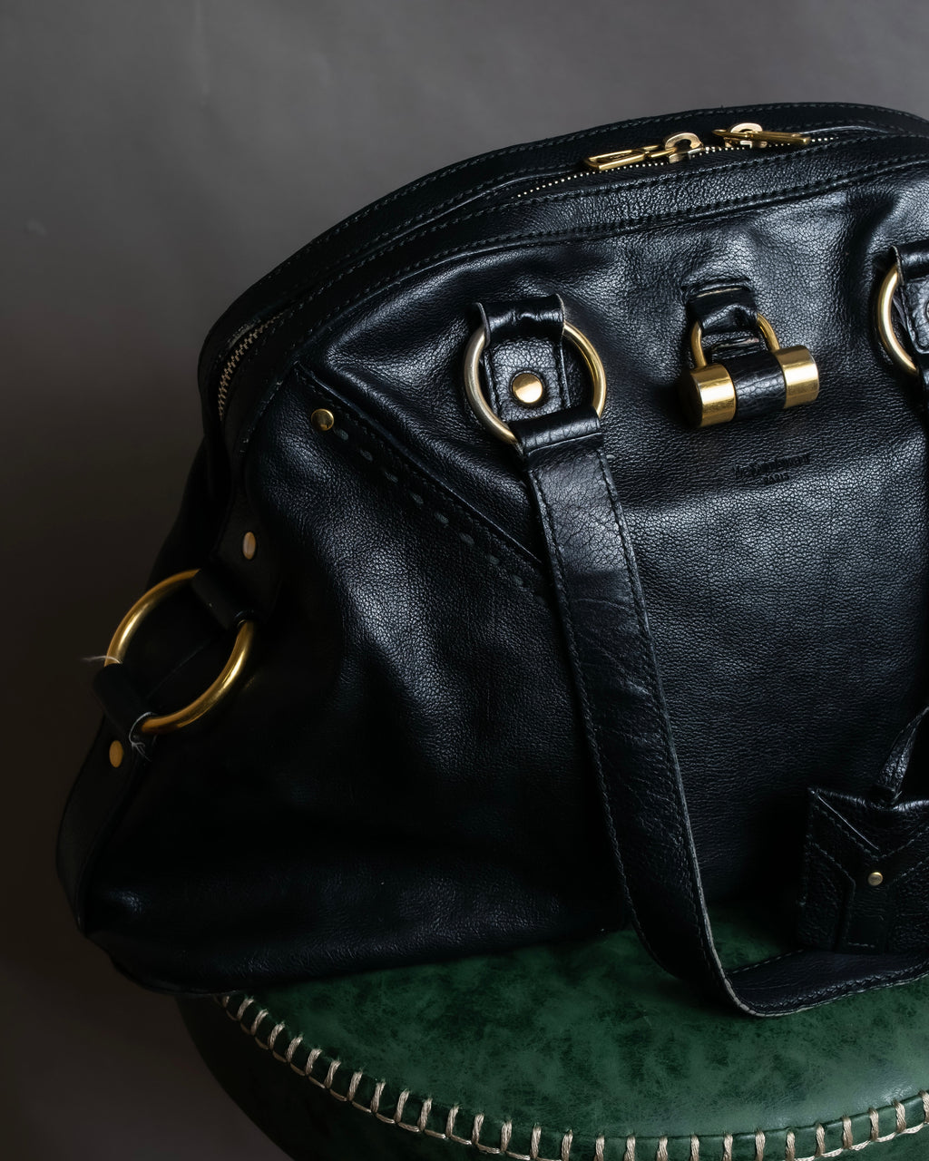 "YVES SAINT LAURENT" Gold parts design Muse toe leather bag