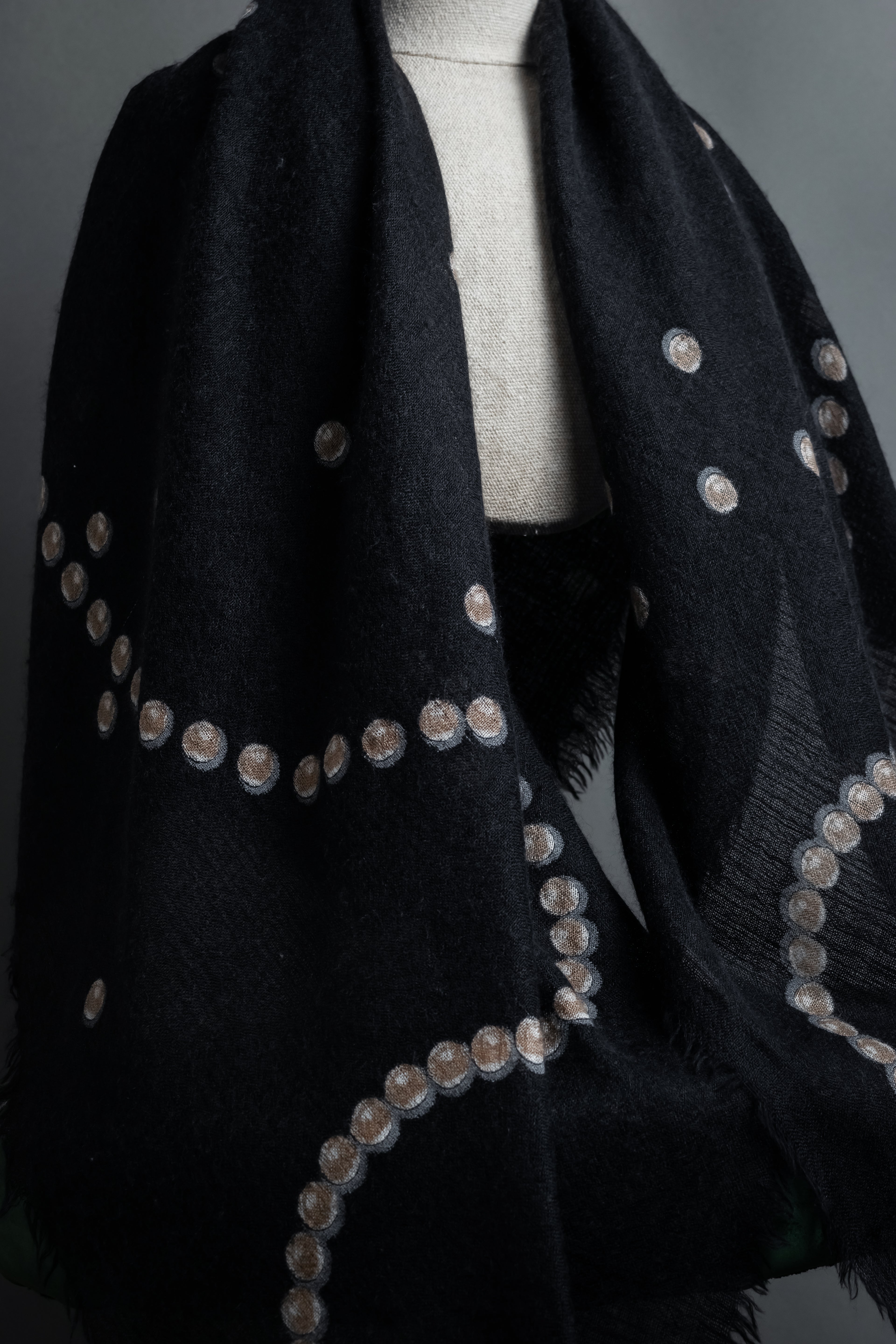 "CHANEL" Pearl fringe design gauze scarf